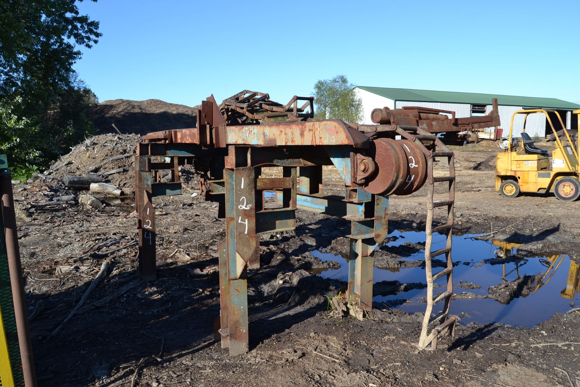 15' ENDWISE LOG TROUGH W/110 LADDER BACK CHAIN