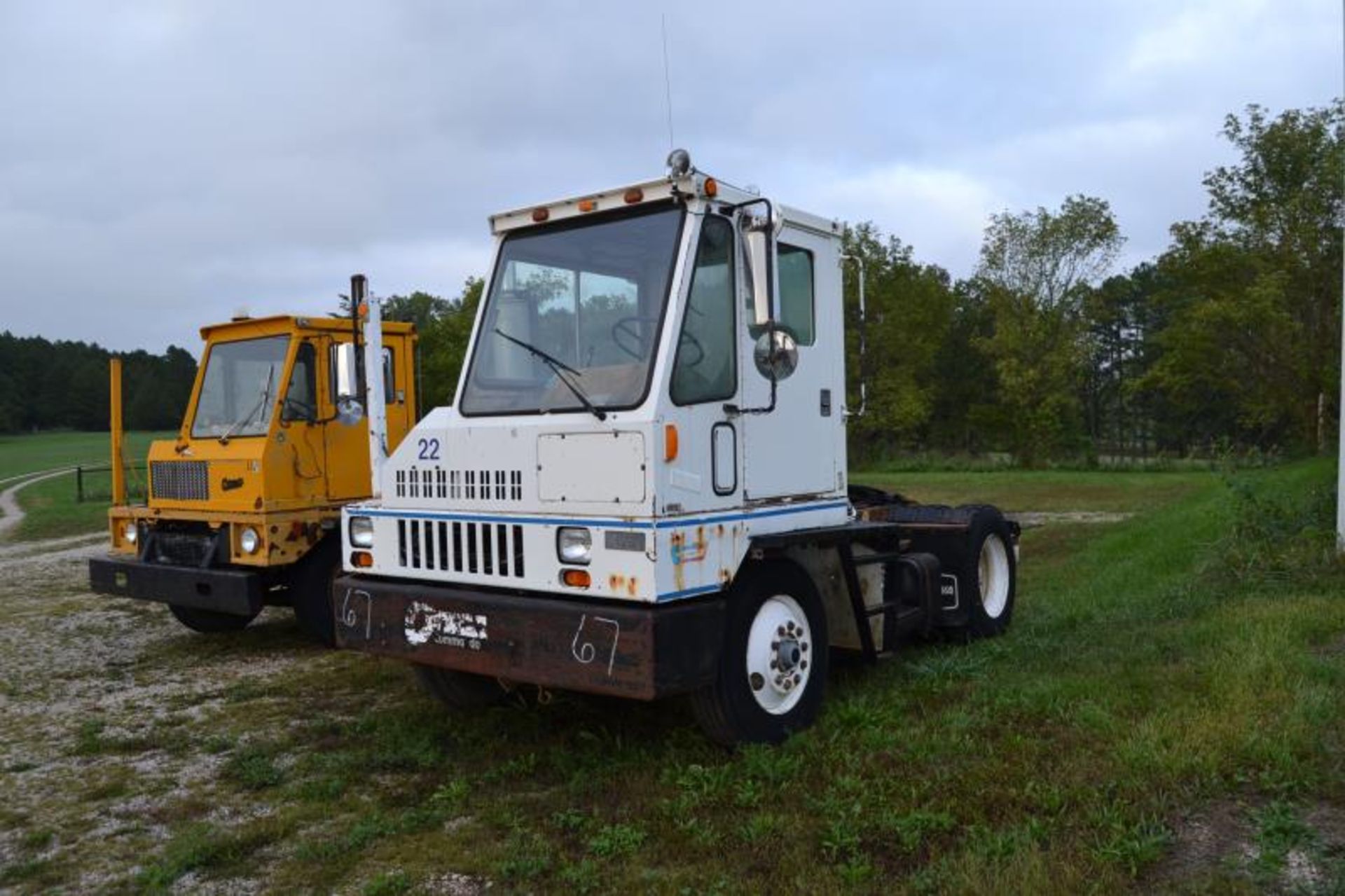 OTTAWA HYDRAULIC FIFTH WHEEL SPOT TRUCK W/CUMMINS ENGINE; W/AUTO TRANSMISSION