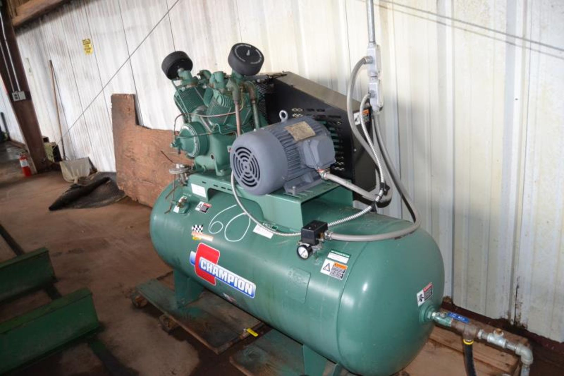 CHAMPION 10HP TANK MOUNTED AIR COMPRESSOR - Image 2 of 2