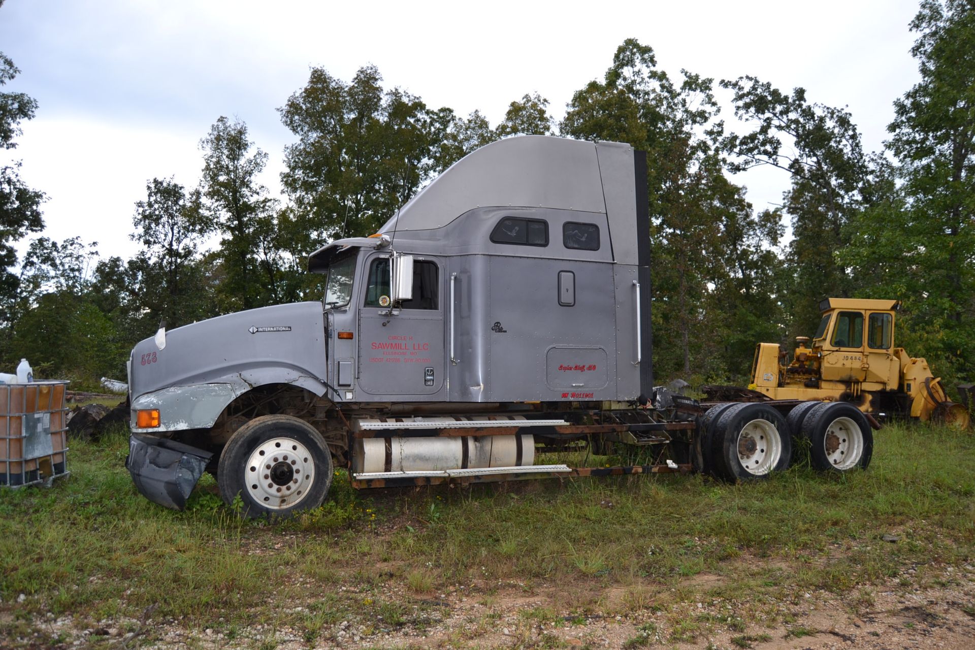 1995 INTERNATIONAL EAGLE W/ DETROIT 60 SERIES ENGINE W/ 13 SPEED TRANSMISSION W/ AIR RIDE - Image 2 of 2