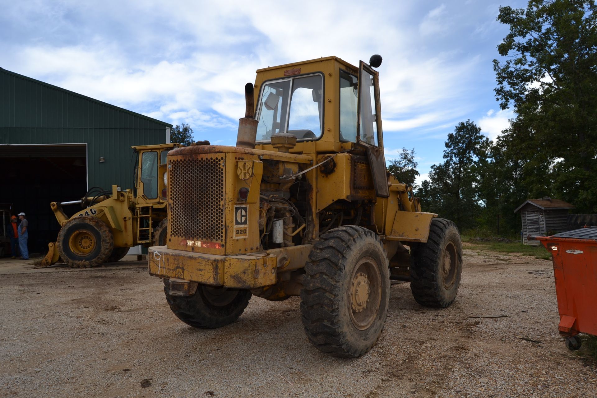 CAT 920 ARTICULATING WHEEL LOADER W/ ENCLOSED CAB W/ QUICK ATTACH W/ FORKS W/ 15.5X25 RUB SN#62K9449 - Image 4 of 4