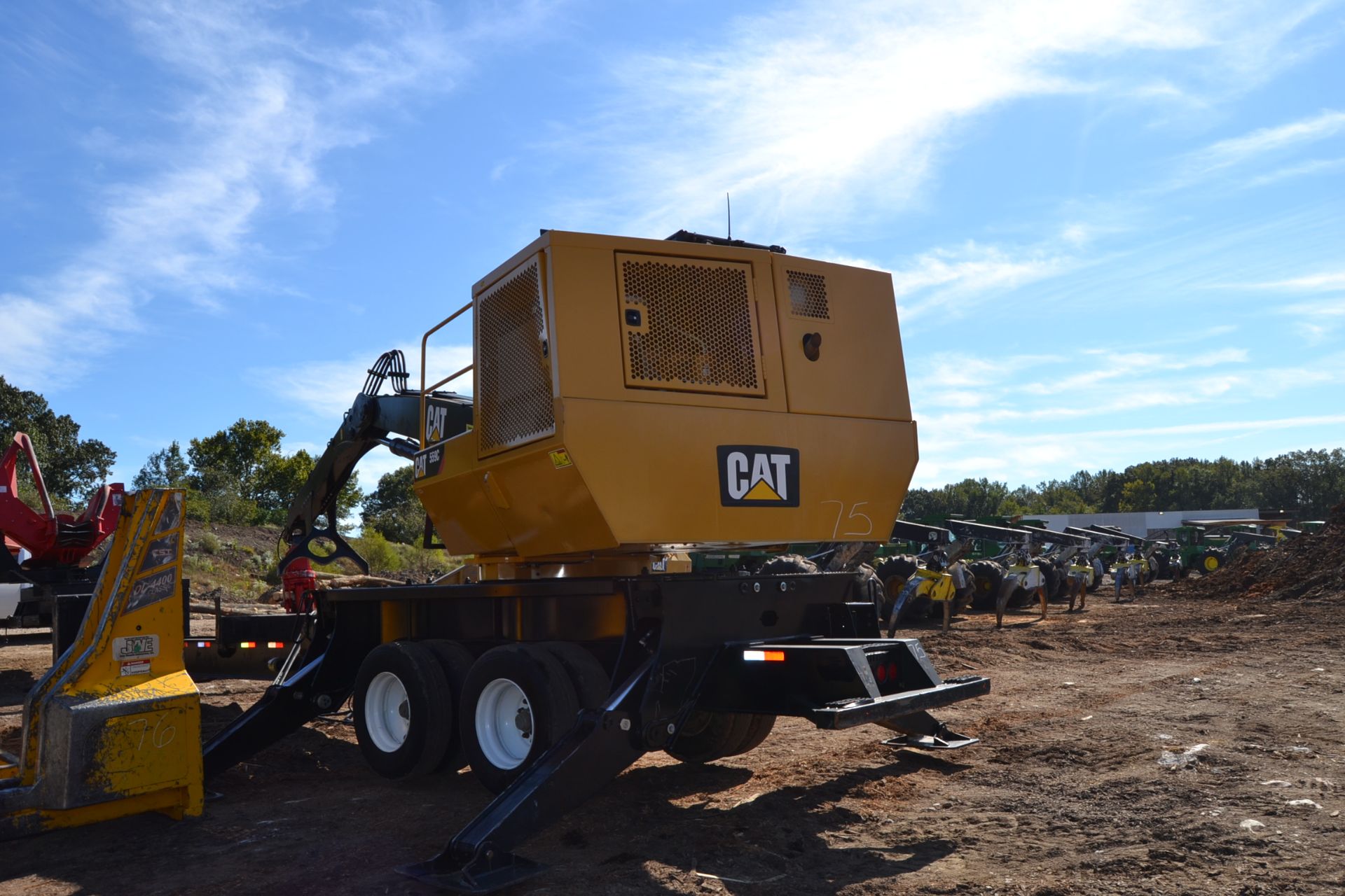 CAT 559C KNUCKLE BOOM LOADER W/ CONTINUOUS GRAPPLE; W/JOY STICK CONTROLS; W/CAB -HEAT & AIR; W/SAW - Image 4 of 4