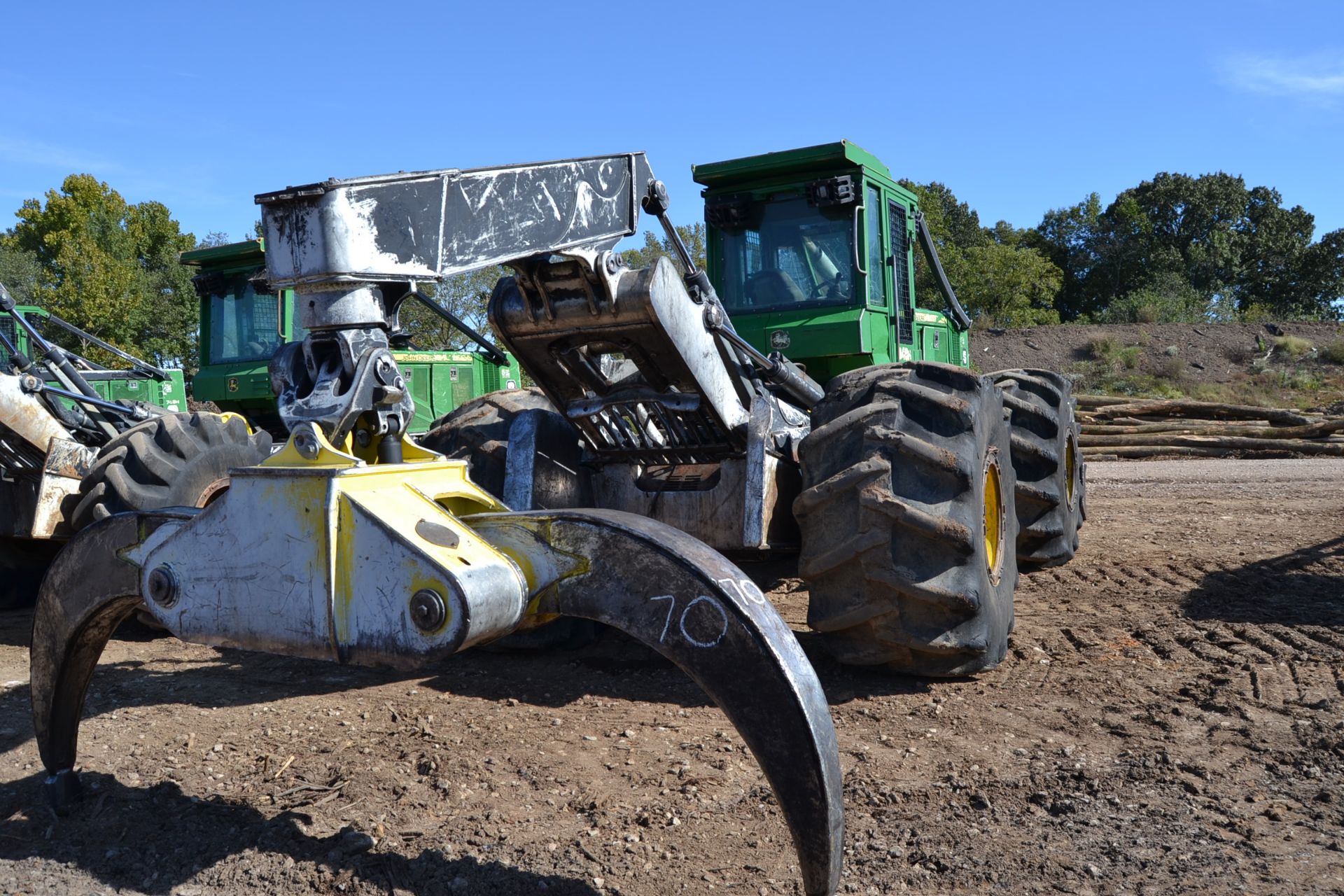 JOHN DEERE 648H DUAL ARCH GRAPPLE SKIDDER W/WINCH - Image 3 of 5