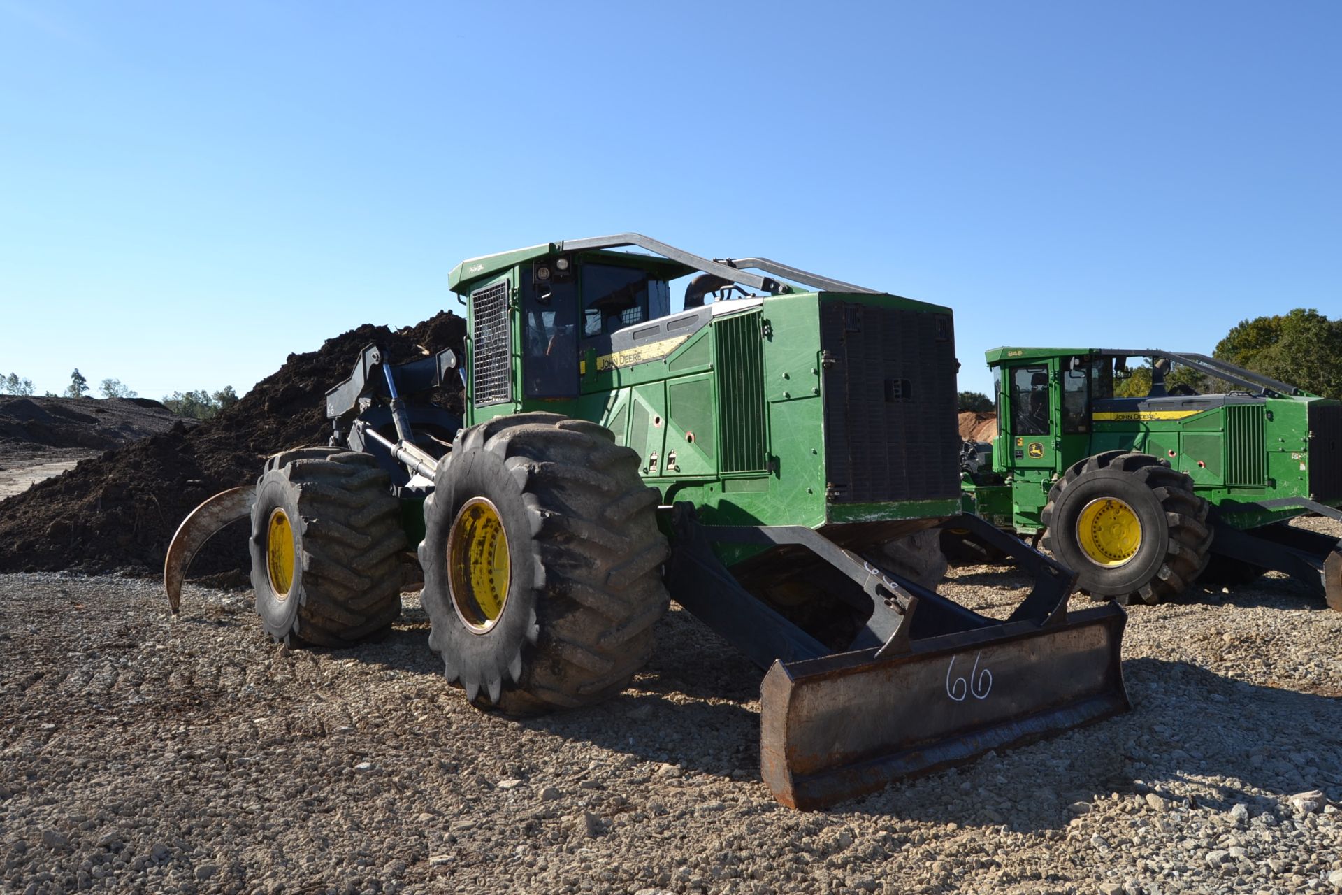 JOHN DEERE 948L DUAL ARCH GRAPPLE SKIDDER W/WINCH; W/4606 HOURS SN# CFF673205 - Image 2 of 4