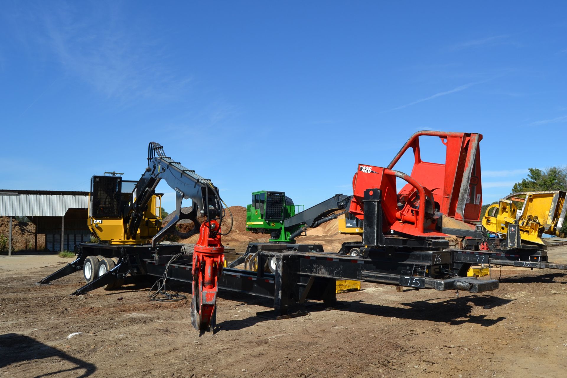 CAT 559C KNUCKLE BOOM LOADER W/ CONTINUOUS GRAPPLE; W/JOY STICK CONTROLS; W/CAB -HEAT & AIR; W/SAW - Image 2 of 4