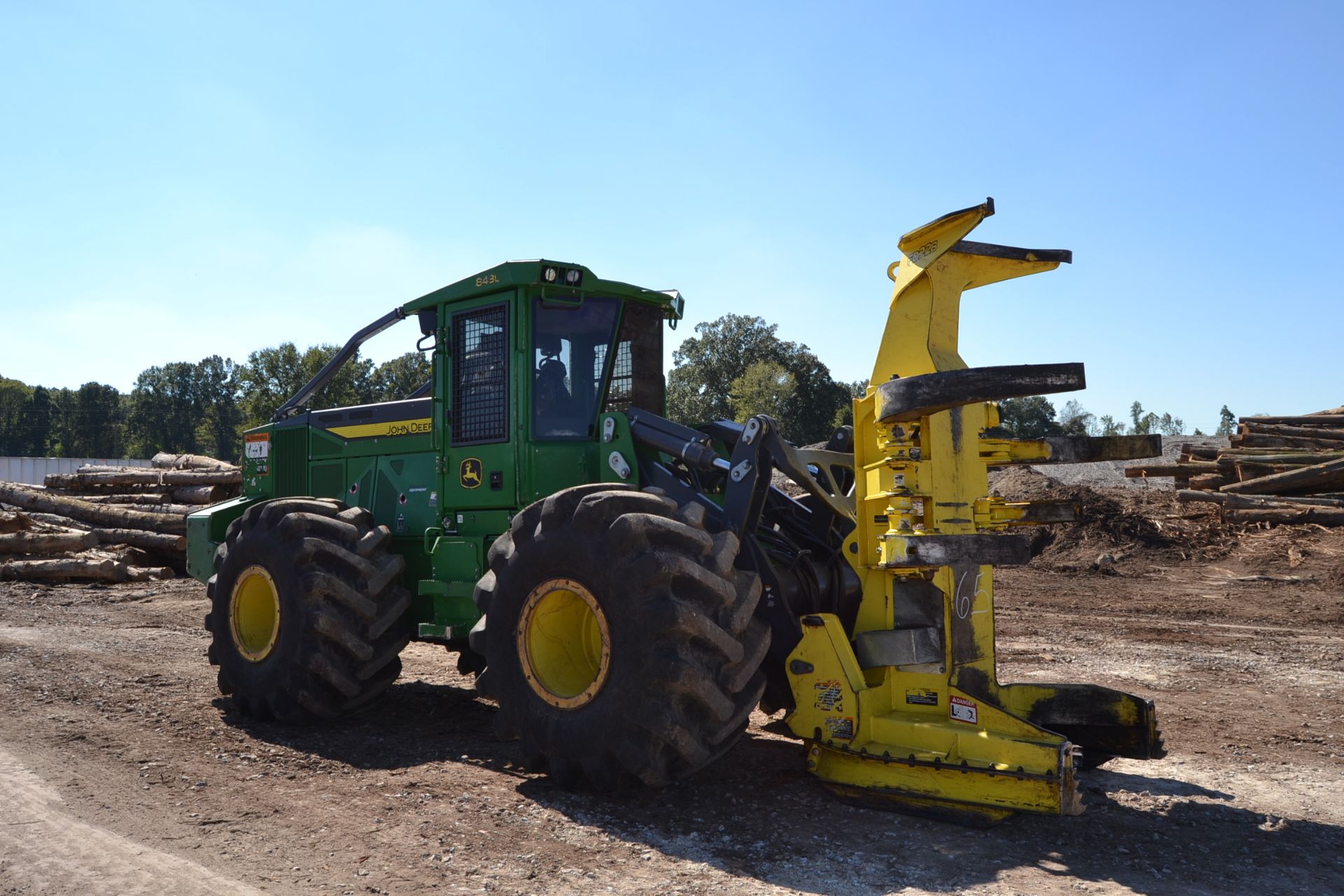 2016 JOHN DEERE 843L FELLER BUNCHER W/SAW HEAD ENCLOSED CAB HEAT & AIR W/985 HOURS SN# - Image 3 of 5