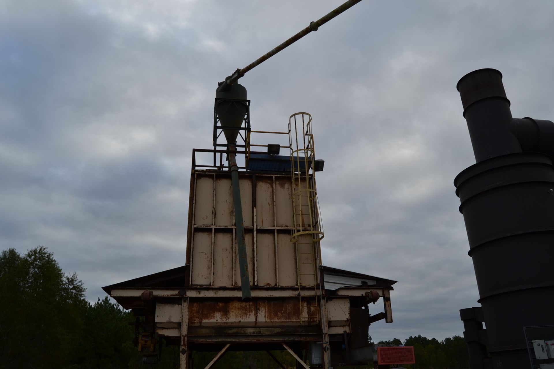 DUST COLLECTOR BIN W/ AUGER FEED W/ 5' CYCLONE W/ CONTROLS - Image 3 of 3