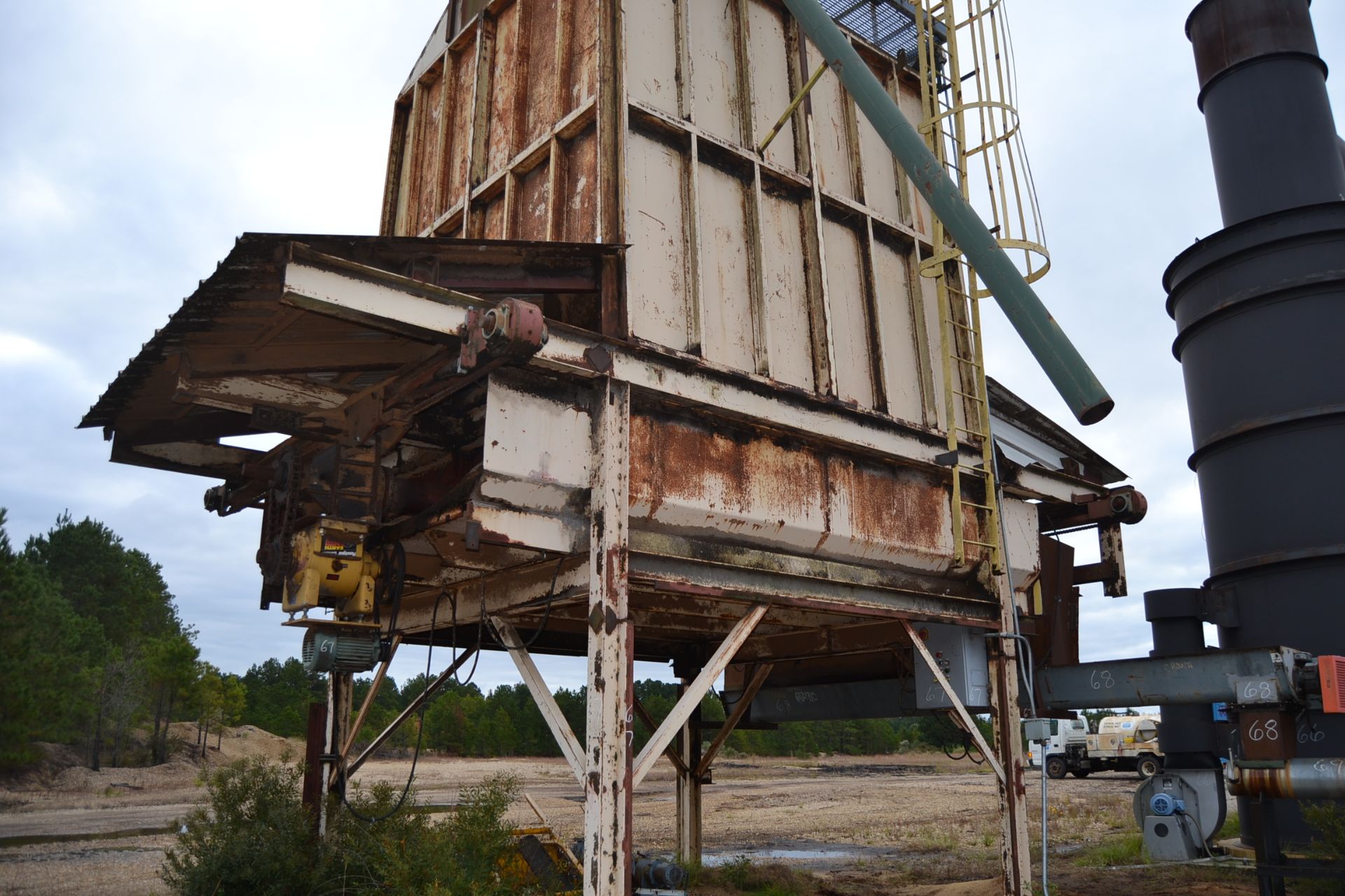 DUST COLLECTOR BIN W/ AUGER FEED W/ 5' CYCLONE W/ CONTROLS