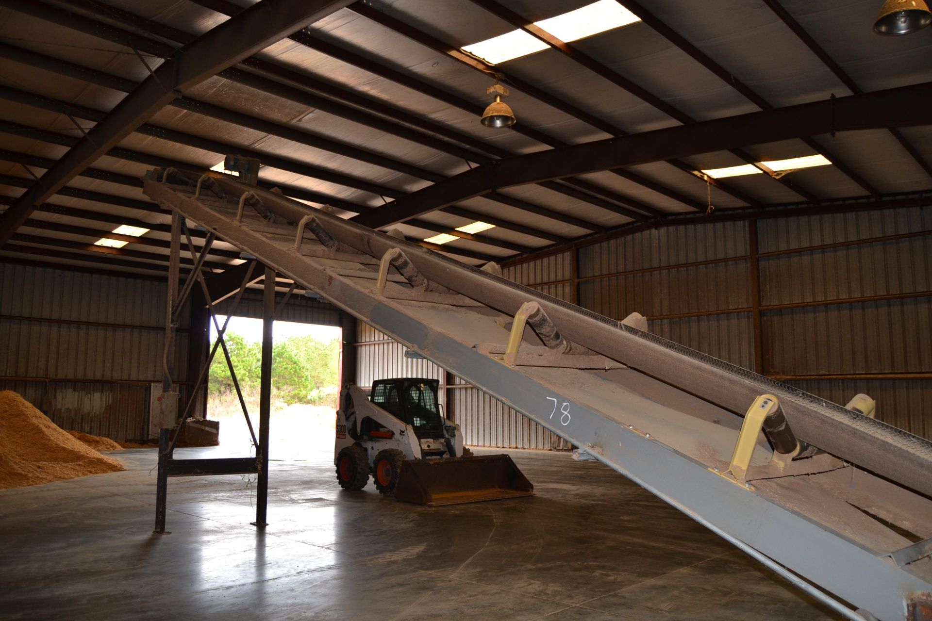 32"X45' INCLINE CONCAVE BELT CONVEYOR W/ DRIVE - Image 2 of 2