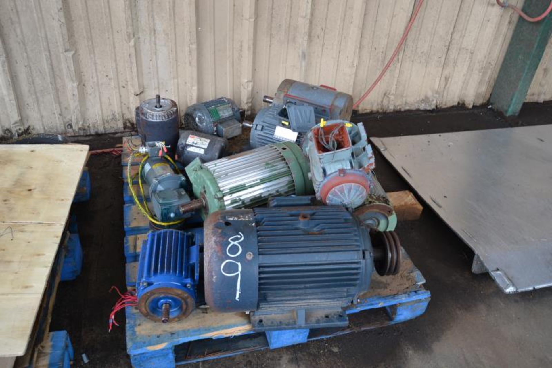 PALLET OF MOTORS