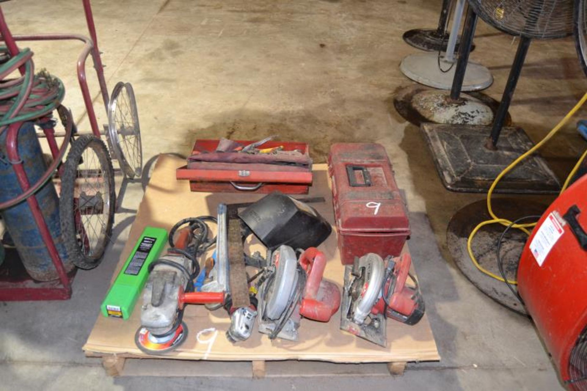 PALLET OF TOOLS