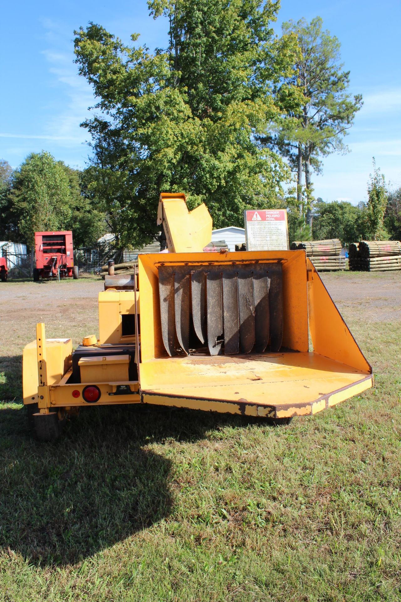 WOOD CHUCK PORTABLE CHIPPER W/ FORD DIESEL ENGINE - Image 2 of 2