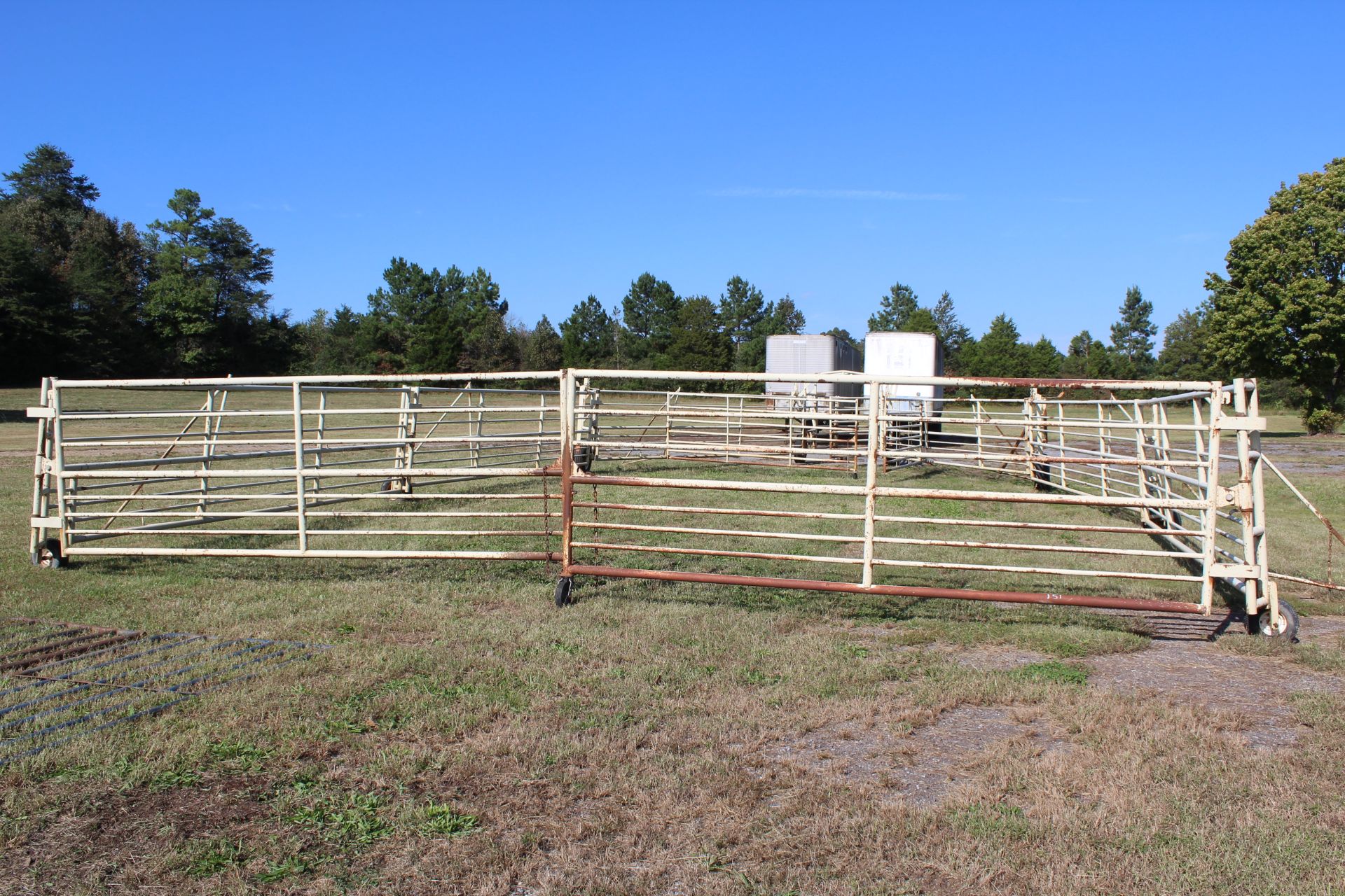 PORTABLE CORRAL