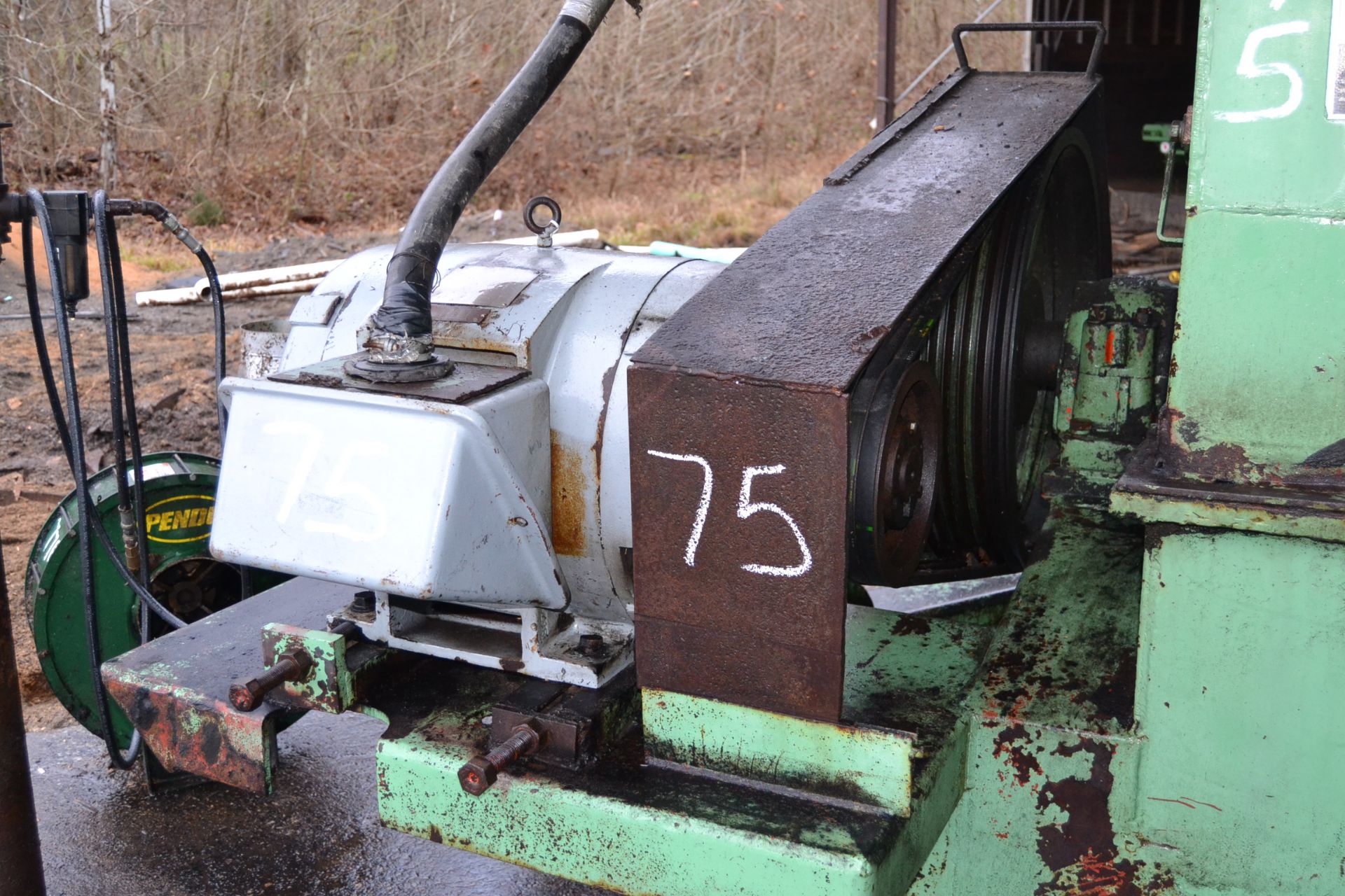 MORBARK 58" 6 KNIFE CHIPPER W/ HORIZONTAL FEED TOP DISCHARGE W/ 125HP MOTOR W/ PARTS SN#348 - Image 2 of 3