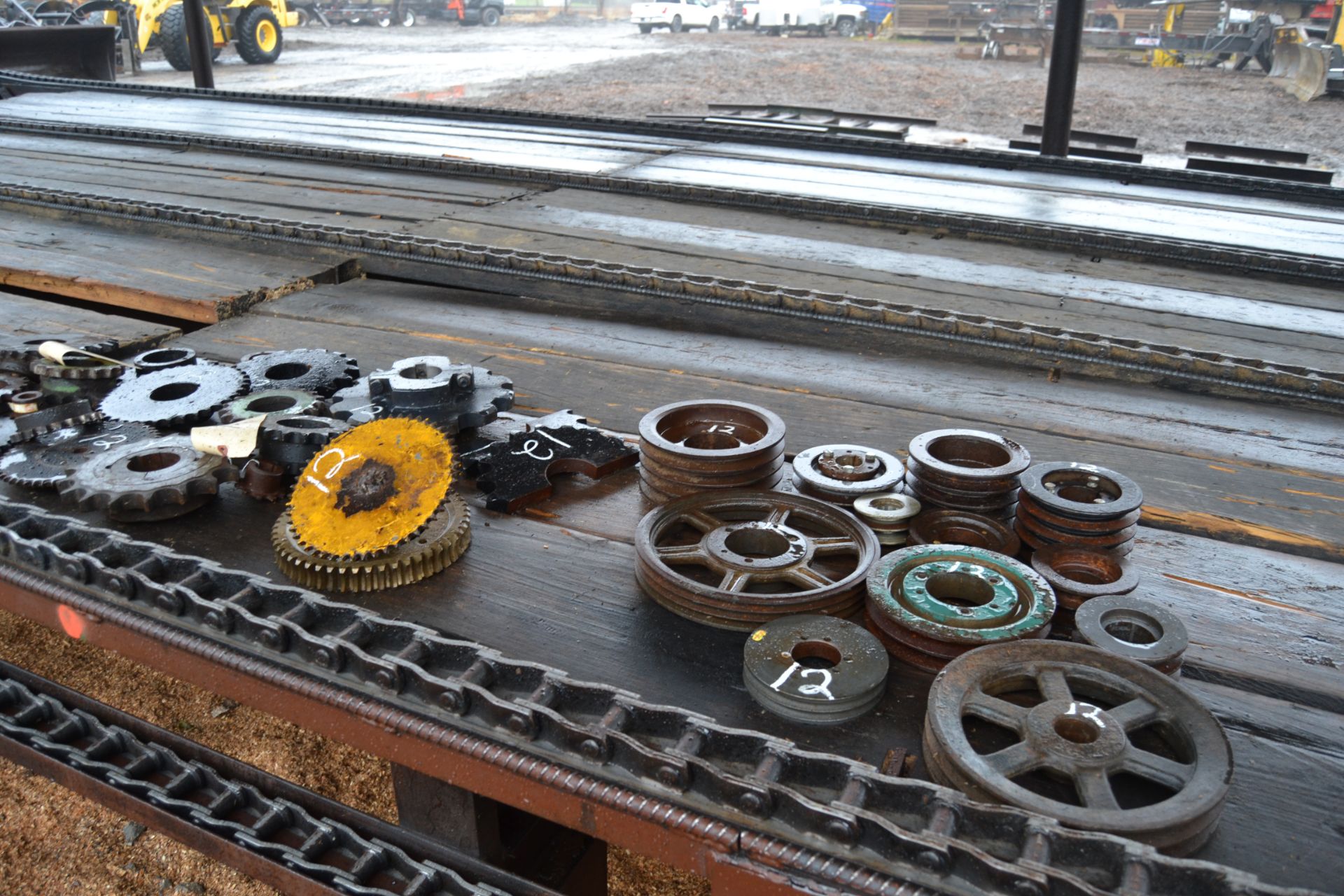 LOT OF PULLEYS & SPROCKETS - Image 2 of 2