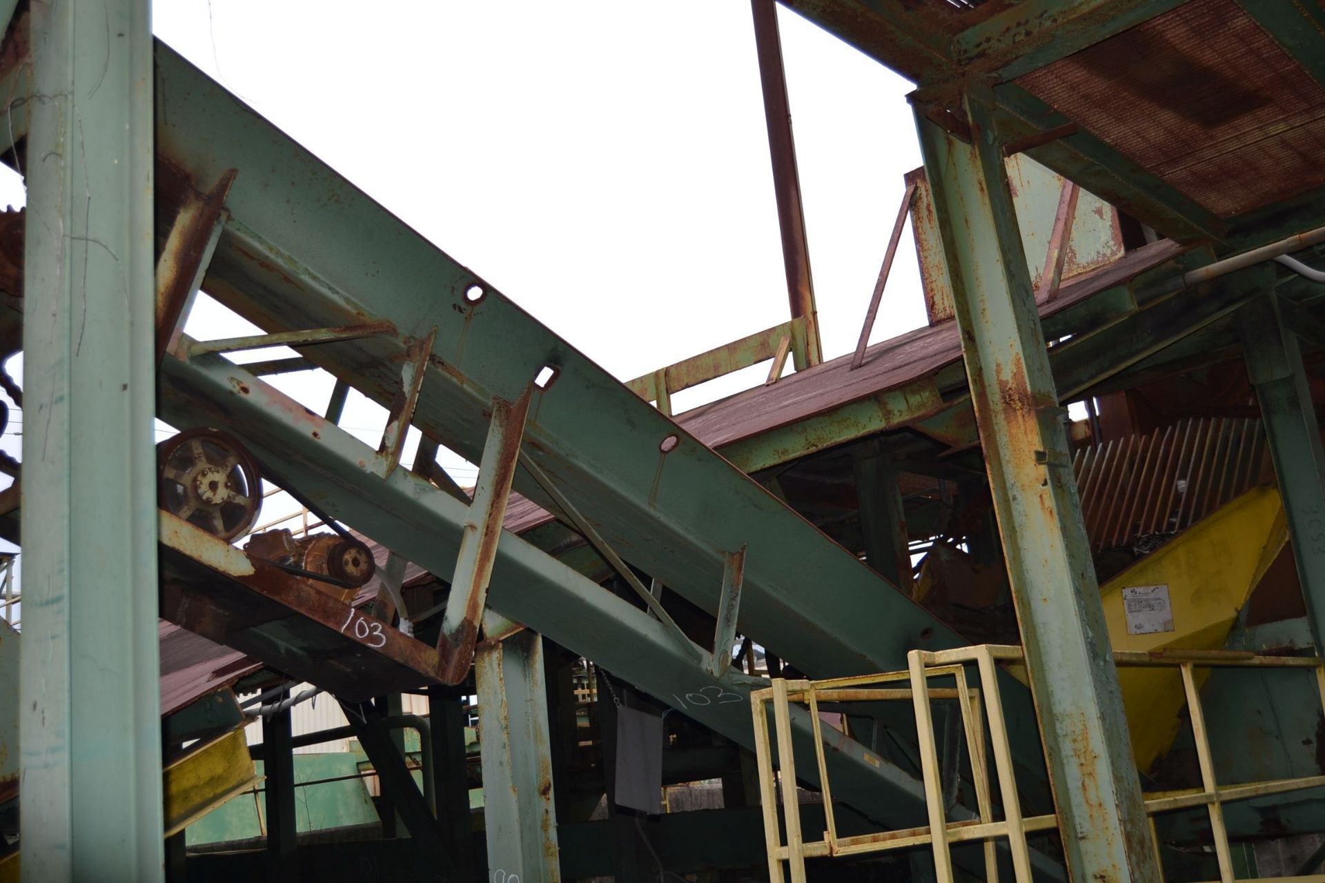 27' INCLINE ALL STEEL WASTE CONVEYOR W/ BOTTOM RETURN W/ LADDER BACK CHAIN W/ DRIVE