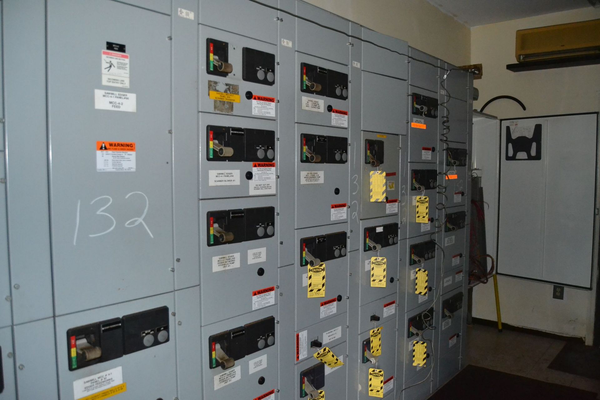 CUTLER HAMMER 9 SECTION MOTOR CONTROL CENTER - Image 2 of 2