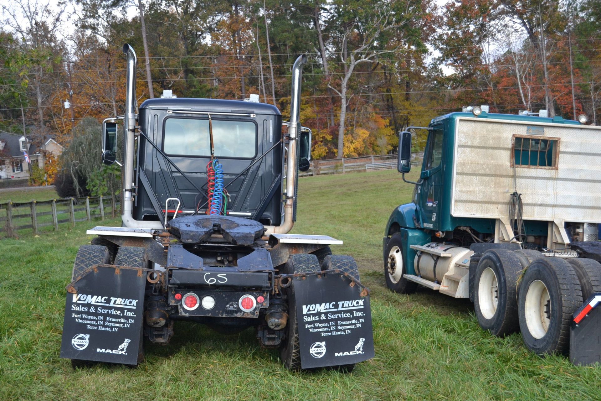 2014 MACK MODEL CHU613 W/ DIESEL MACK ENGINE W/ 13 SPEED TRANS W/ WET LINE KIT, W/ LR24.5 TIRES W/ - Image 3 of 3