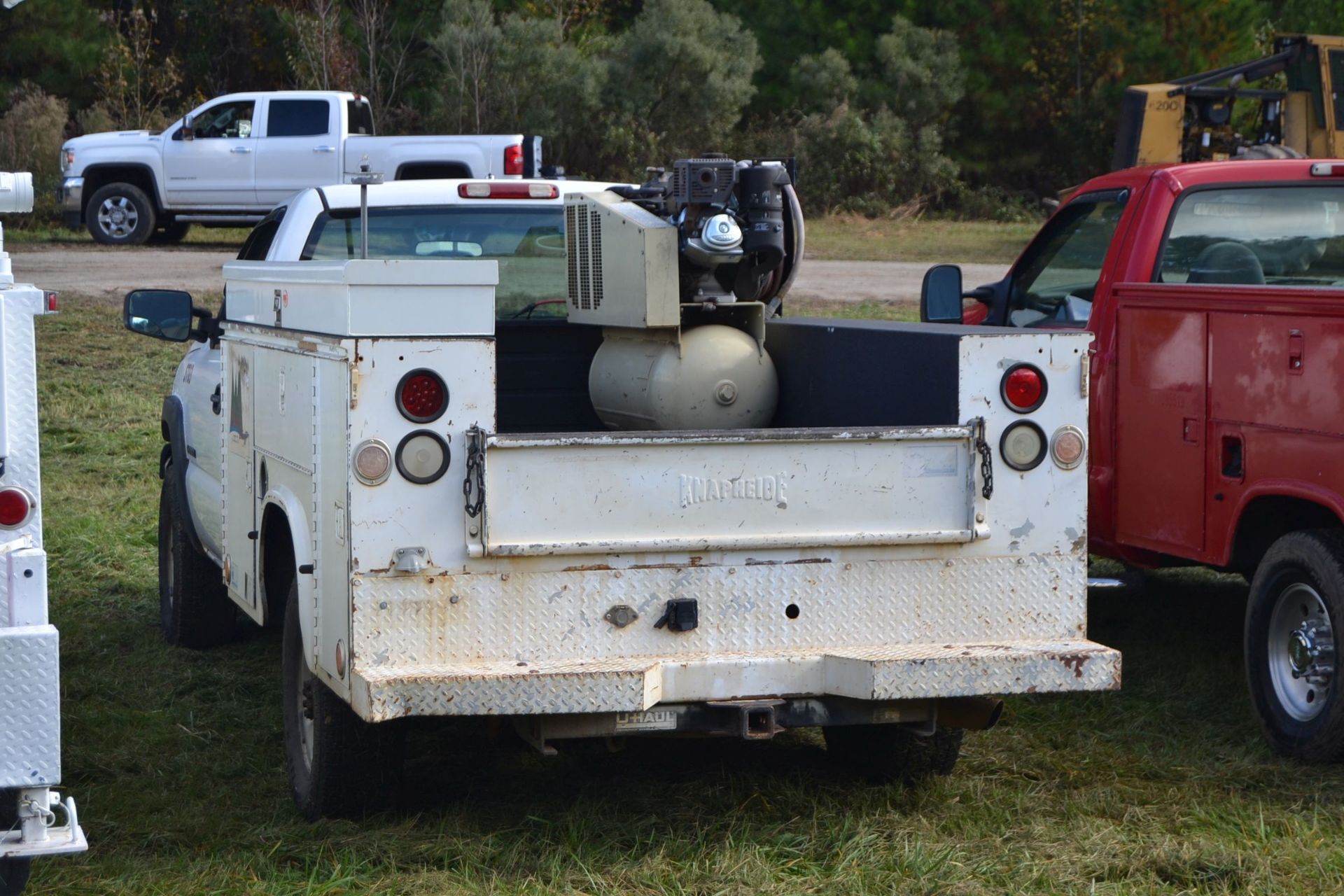 2003 CHEVY 4X4 SINGLE CAB MODEL 2500 W/ AUTO TRANS W/ EXTRA TOP BOXES W/ T30 AIR COMPRESSOR 162, - Image 3 of 3