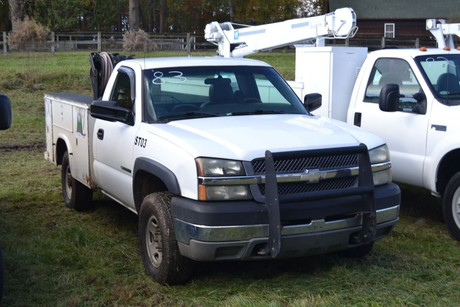 2003 CHEVY 4X4 SINGLE CAB MODEL 2500 W/ AUTO TRANS W/ EXTRA TOP BOXES W/ T30 AIR COMPRESSOR 162, - Image 2 of 3