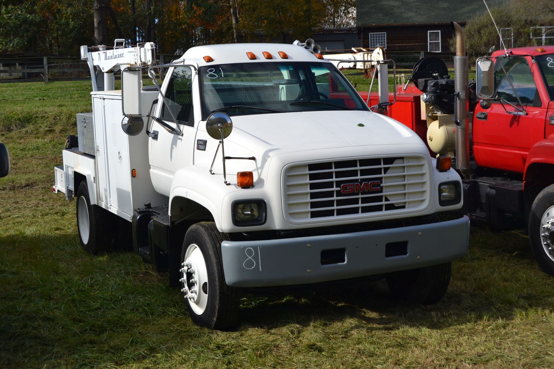 2000 GMC 7500 W/ CAT DIESEL ENGINE W/ HYDRAUIC OUTRIGGERS W/ AIR BRAKES W/ AUTO CRANE W/ MANUAL - Image 2 of 3