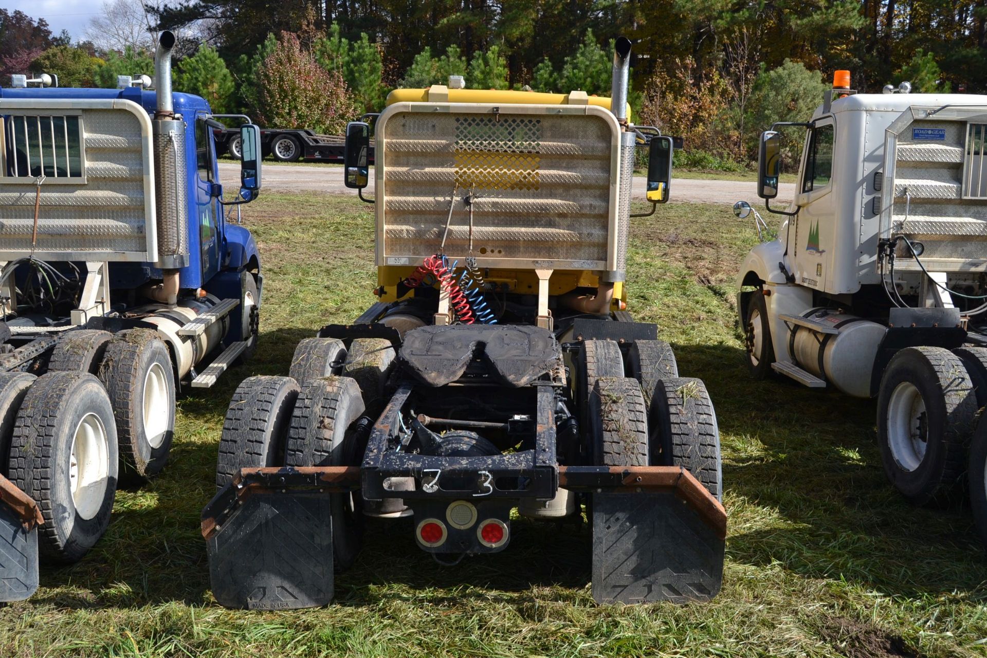 2006 FREIGHLINER LOG TRUCK W/ 450 DETROIT 60 SERIES W/ 14L ENGINE W/ 10 SPEED TRANS W/ POWER - Image 3 of 3