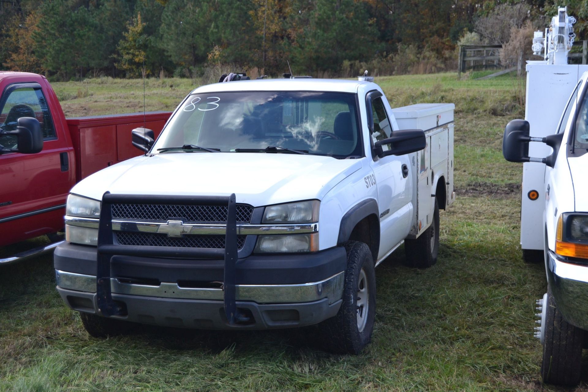 2003 CHEVY 4X4 SINGLE CAB MODEL 2500 W/ AUTO TRANS W/ EXTRA TOP BOXES W/ T30 AIR COMPRESSOR 162,