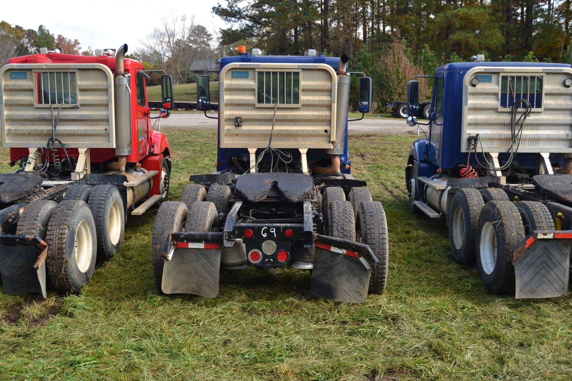 2007 FREIGHTLINER LOG TRUCK W/ 450 DETROIT 60 SERIES W/ 14L ENGINE W/ 10 SPEED TRANS W/ POWER - Image 3 of 3