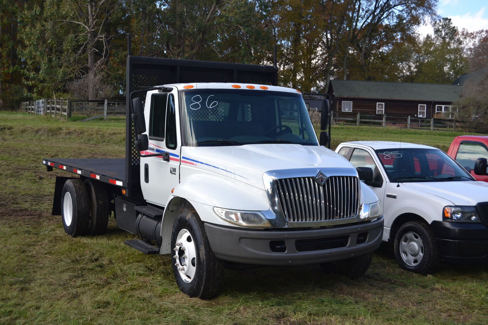 2006 INTERNATIONAL 4300 W/ DT466 ENGINE W/ AUTO TRANS W/ 16' FLAT BED SN#1HTMMAAL56H185342 416,839 - Image 2 of 3