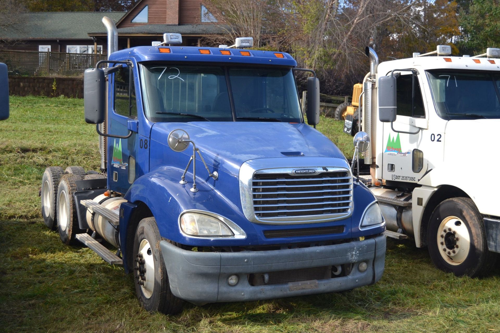 2007 FREIGHTLINER LOG TRUCK W/ 450 DETROIT 60 SERIES W/ 14L ENGINE W/ 10 SPEED TRANS W/ POWER - Image 2 of 3