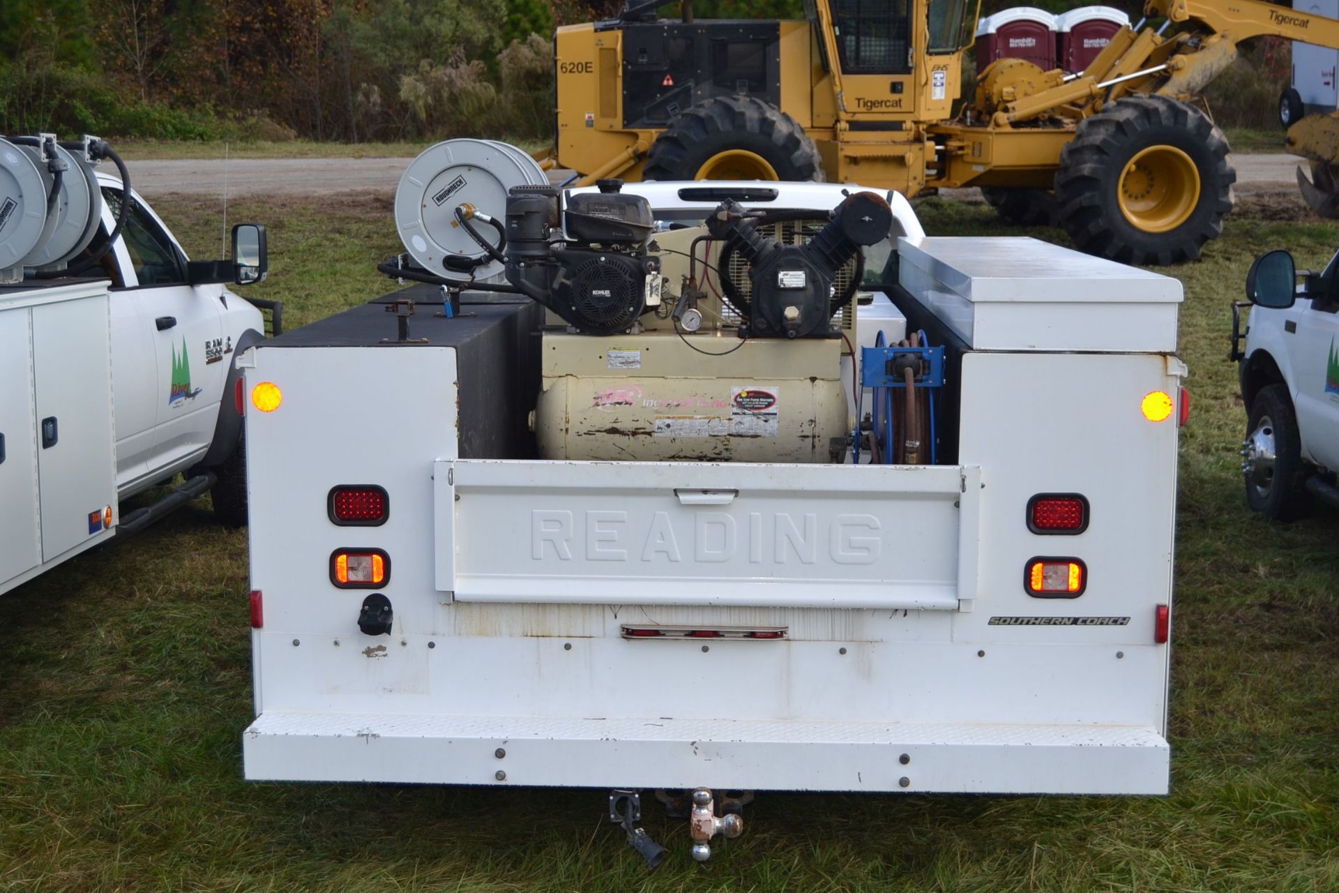 2014 CHEVY 4X4 CREW CAB MODEL 3500 W/ DURAMAX DIESEL W/ DUEL 100 GAL FUEL TANKS W/ T30 AIR - Image 3 of 3