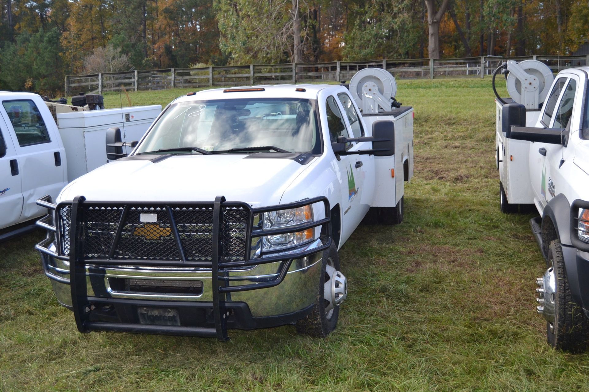 2014 CHEVY 4X4 CREW CAB MODEL 3500 W/ DURAMAX DIESEL W/ DUEL 100 GAL FUEL TANKS W/ T30 AIR