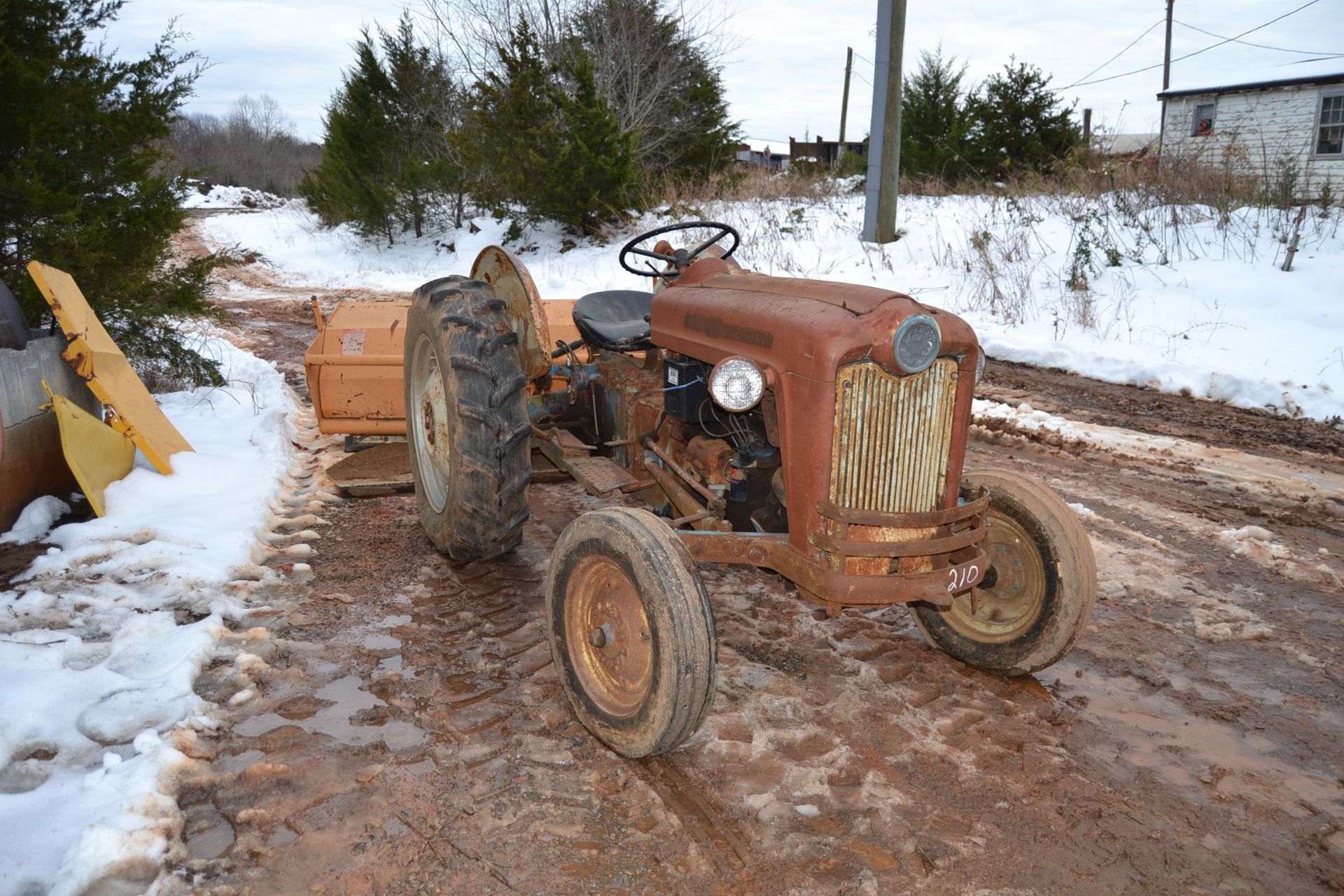 FORD 601 FARM TRACTOR - Image 2 of 3
