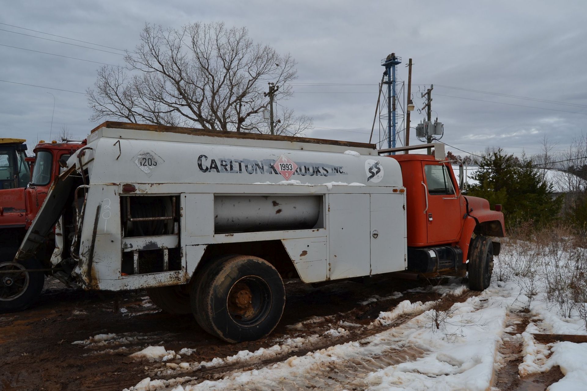 INTERNATIONAL FUEL TRUCK