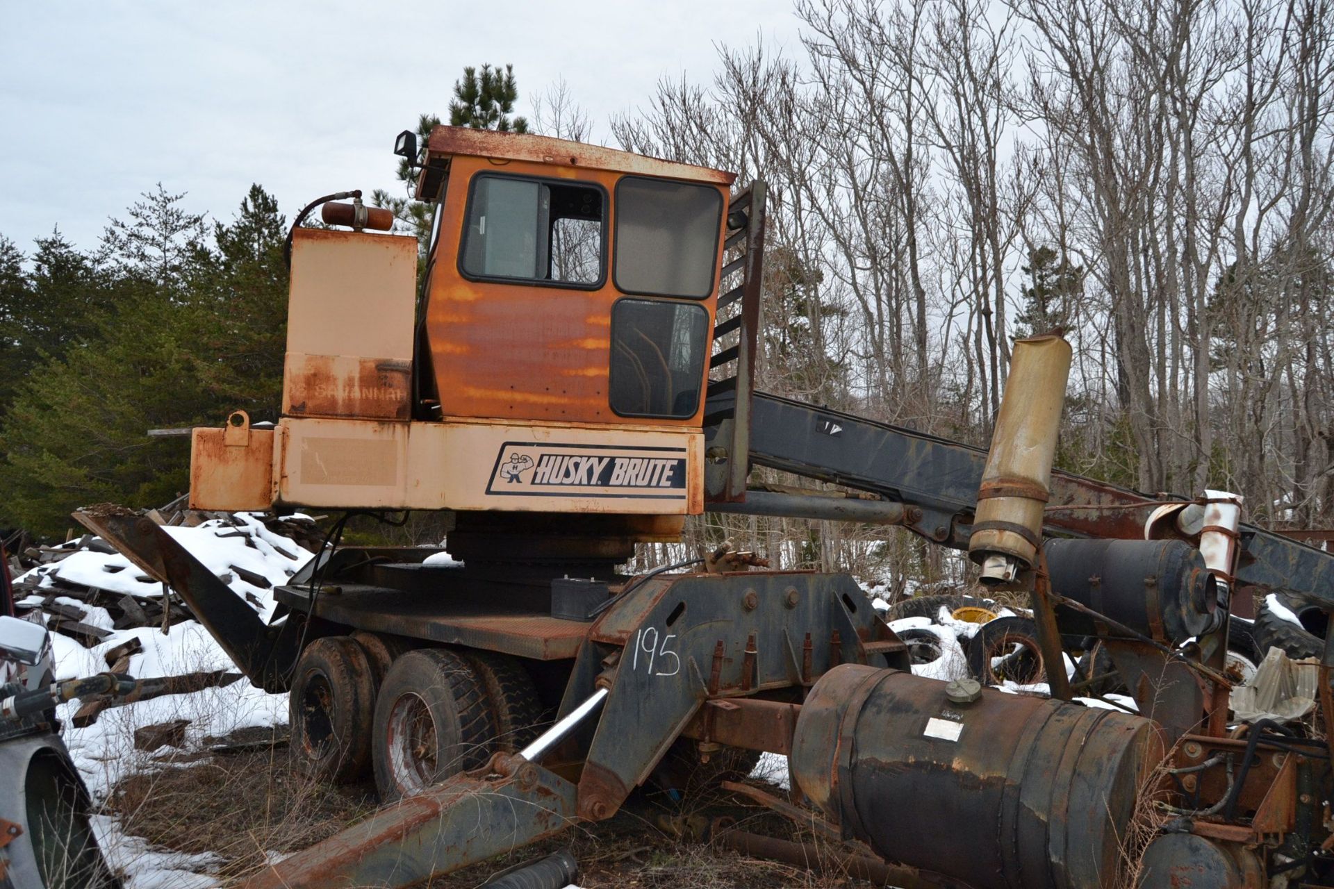 HUSKY BRUTE XL335 KNUCKLEBOOM LOADER - Image 2 of 2