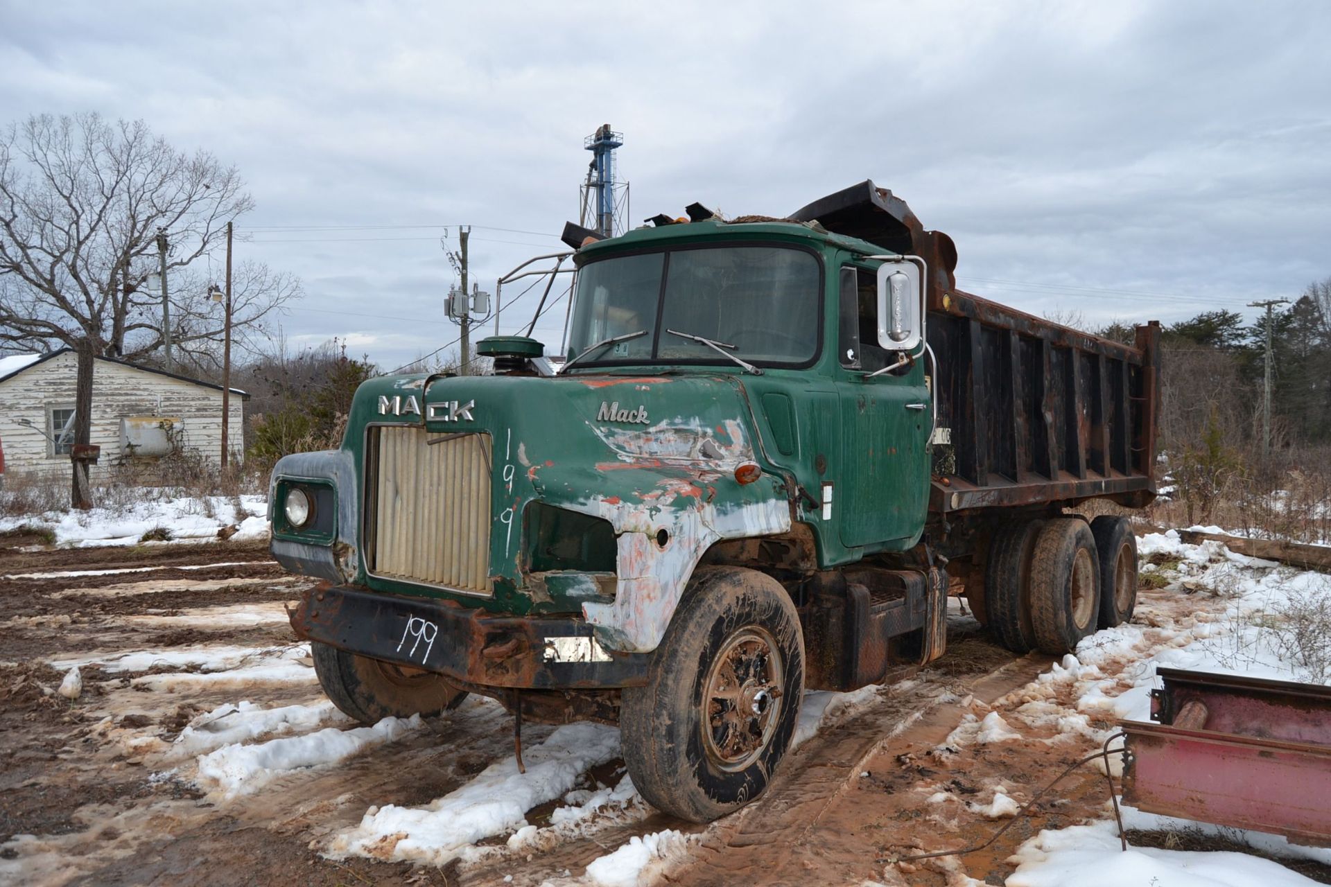 1999 MACK TANDEM AXLE DUMP TRUCK - Image 2 of 3