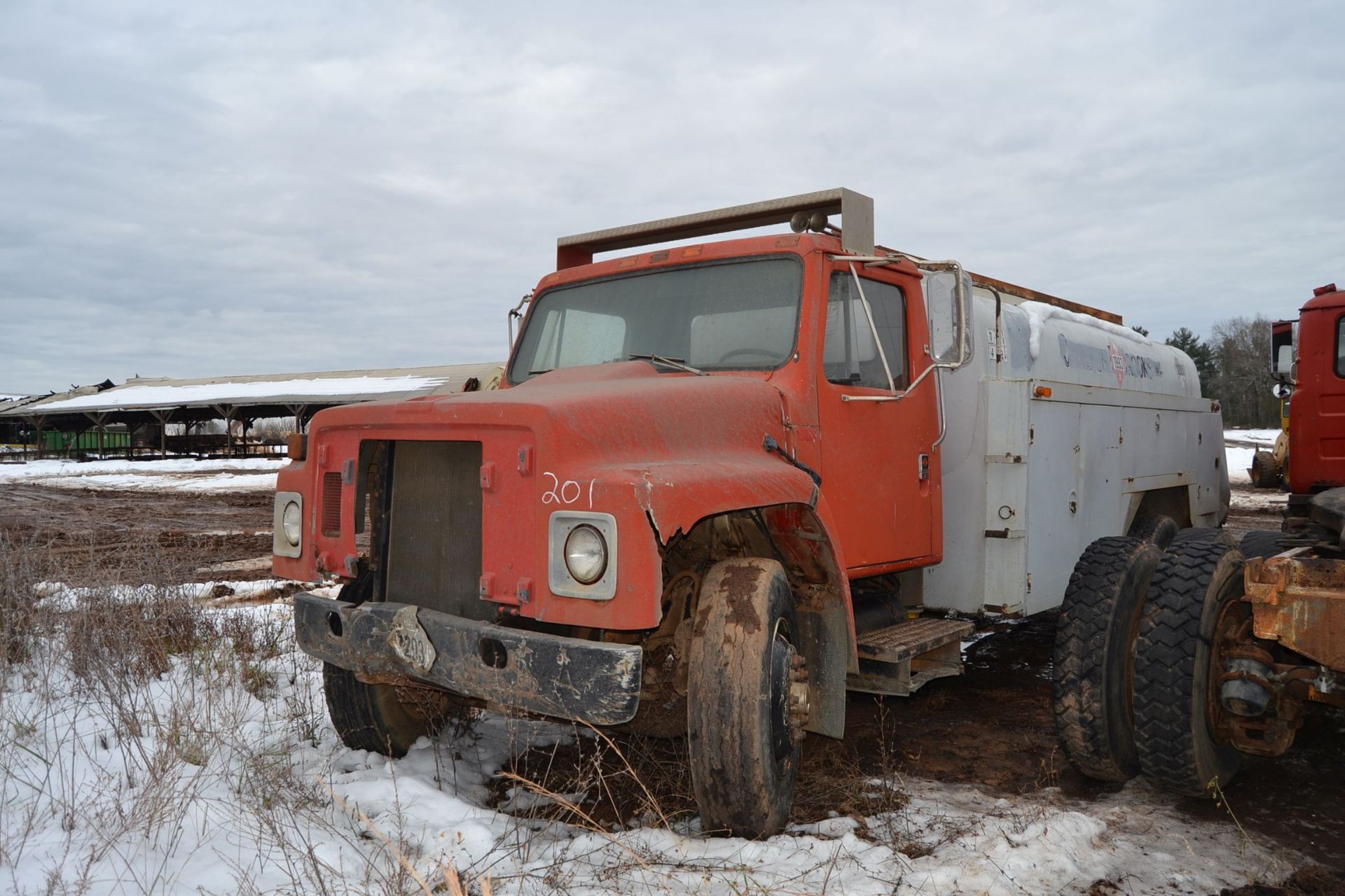 INTERNATIONAL FUEL TRUCK - Image 2 of 2