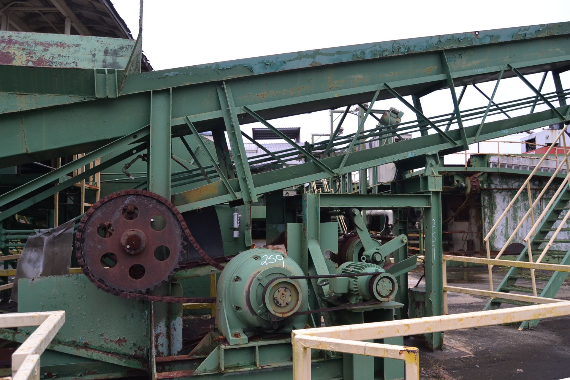 190' ALL STEEL WASTE CONVEYOR; W/DRIVE W/CATWALK