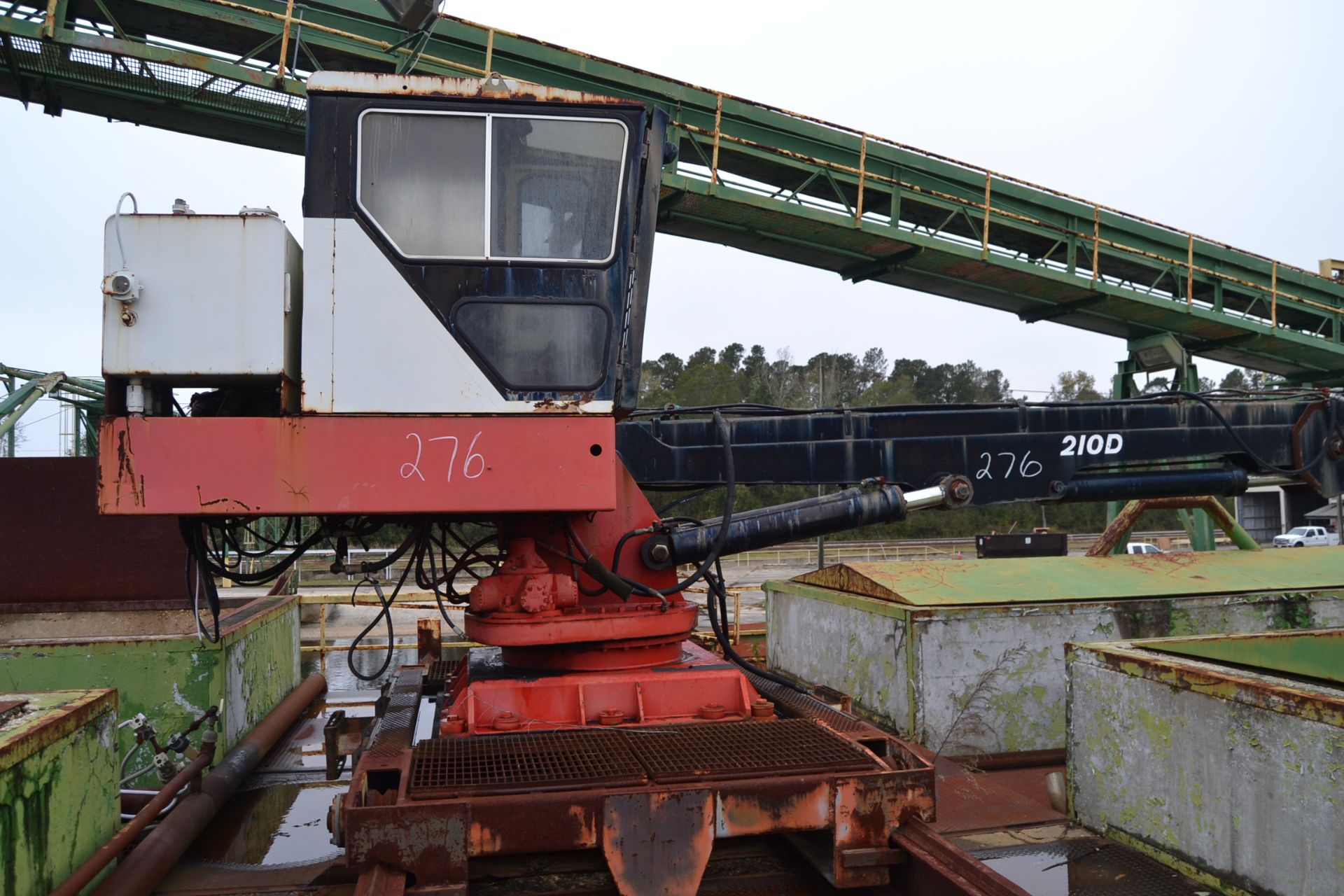 PRENTICE 210D KB LOADER W/ CONTINUOUS GRAPPLE W/ JOYSTICK CONTROLS W/ JOHN DEERE 6 CYLINDER DIESEL - Image 2 of 3