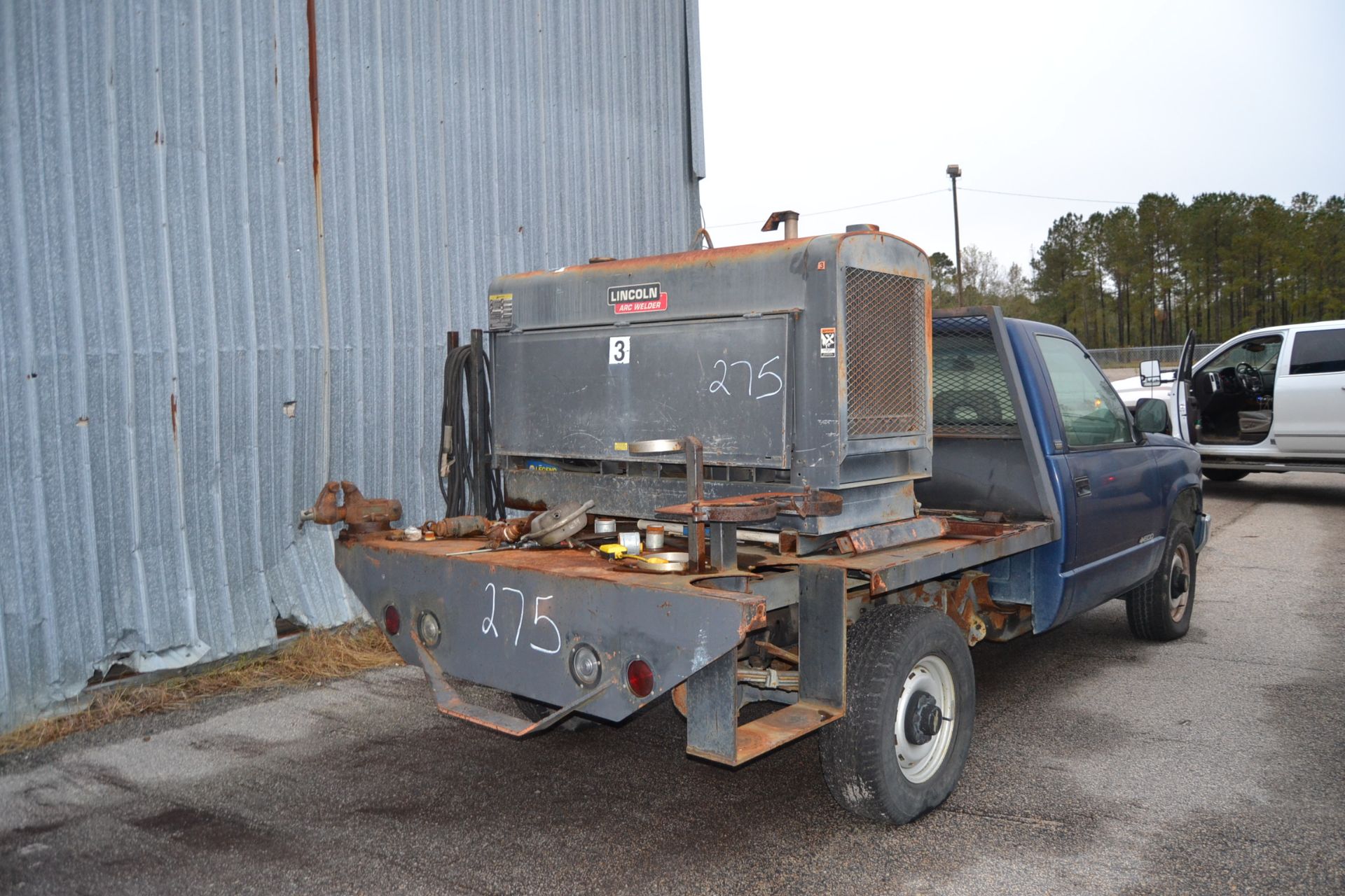 1993 CHEVROLET 1500 GAS ENGINE TRUCK 4 X 4 W/ AUTO TRANSMISSION NO TITLE NEEDS REPAIR W/ LINCOLN - Image 2 of 2