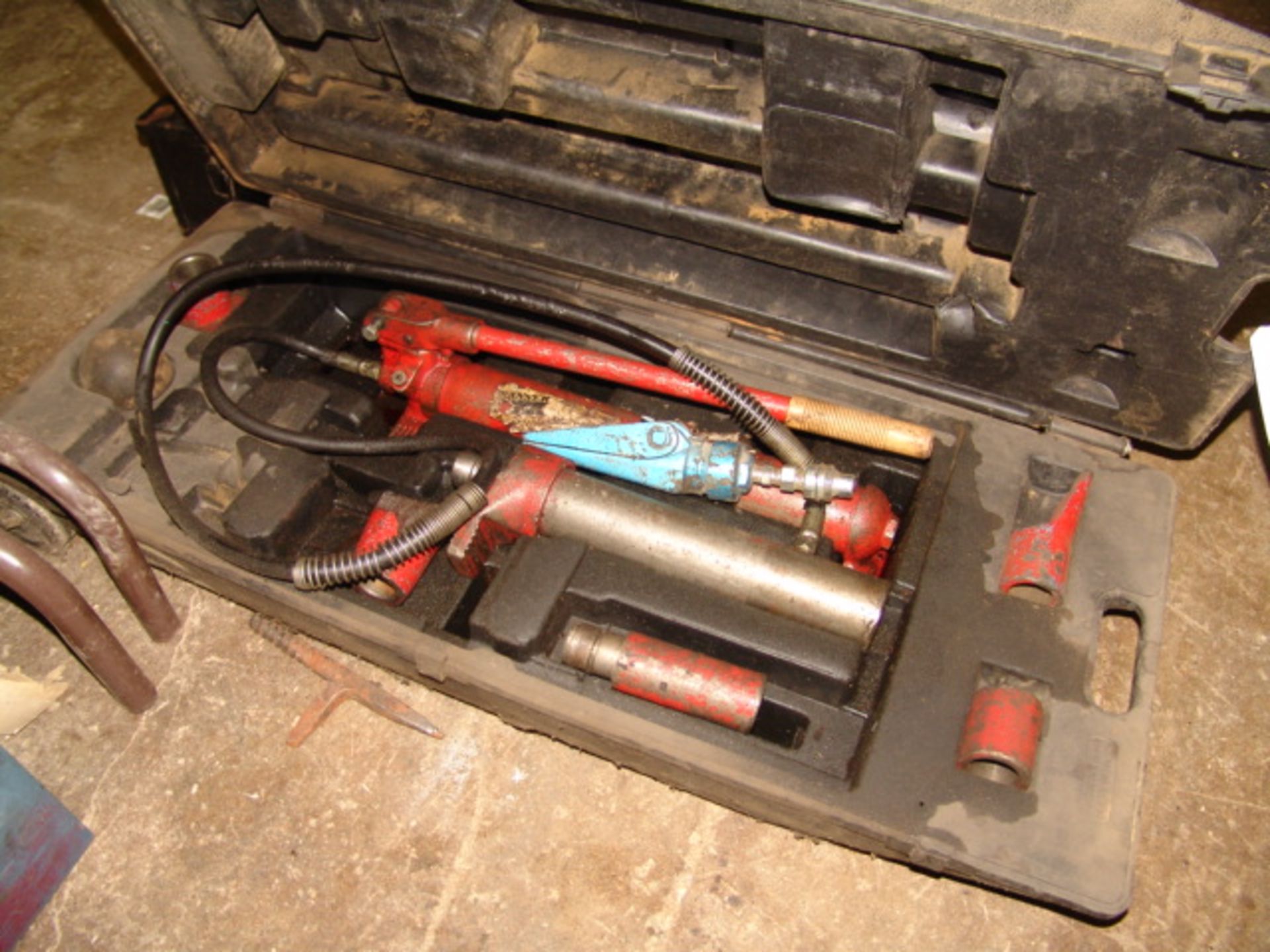 PORTA-POWER HYDRAULIC JACK & CASE (AUTO BODY KIT)