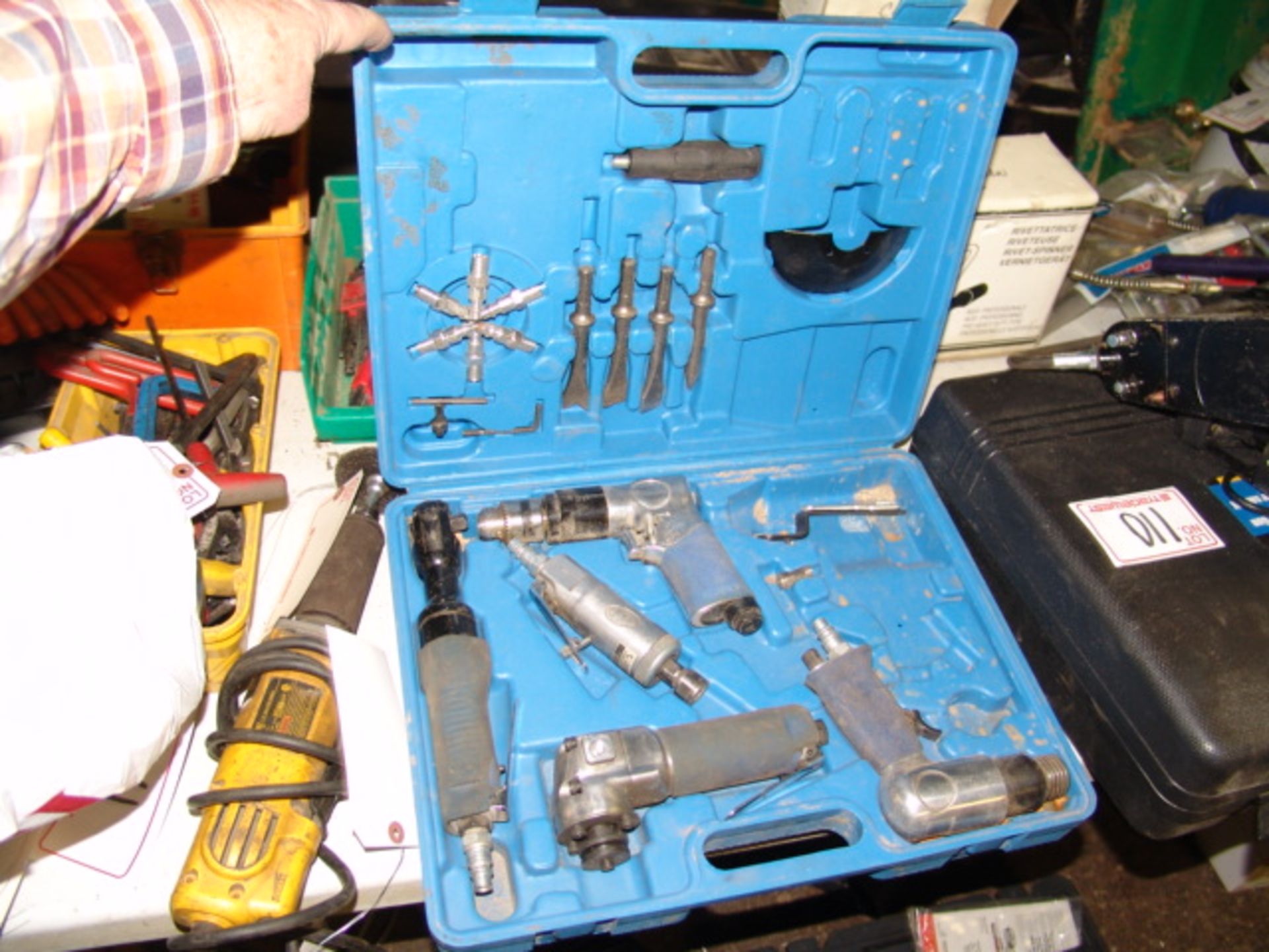 PNEUMATIC TOOL KIT, INCL. RATCHET, GRINDER, MORE..