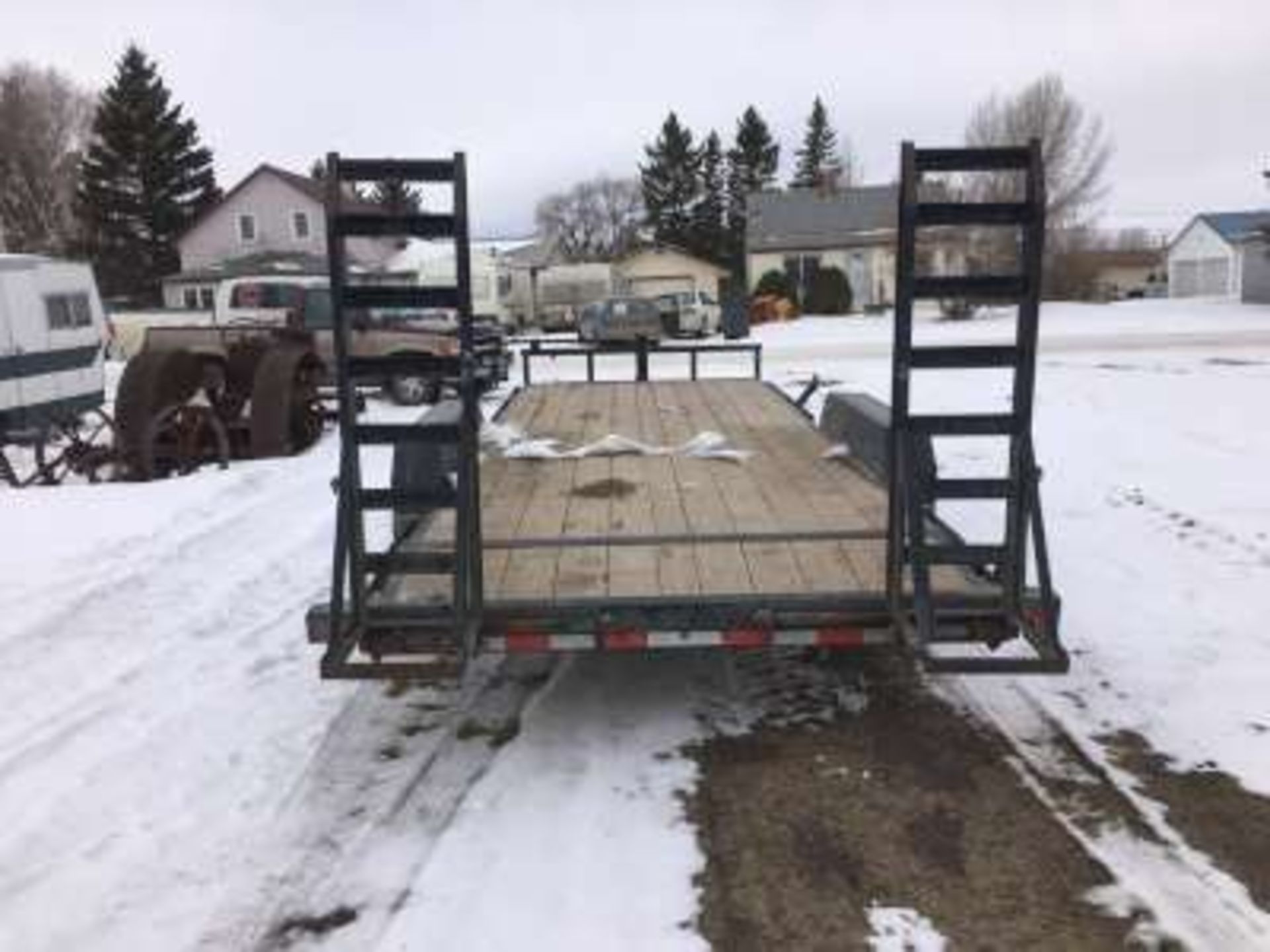 2013 Flat 20ft deck trailer, bumper hitch (2 5/16ths ball), 7 wire plug, loading ramps, wood deck, - Image 2 of 5