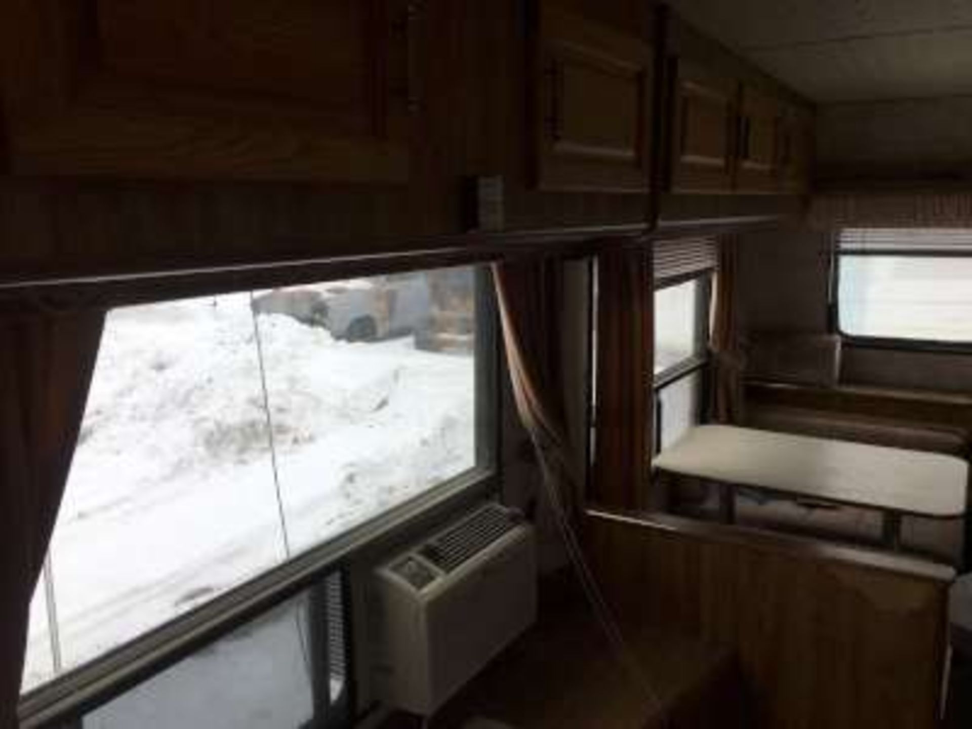 1989 Travel Aire Vangaurd 5th wheel holiday trailer,28ft,new tires, 3pce bath, tandem axle, window - Image 10 of 10