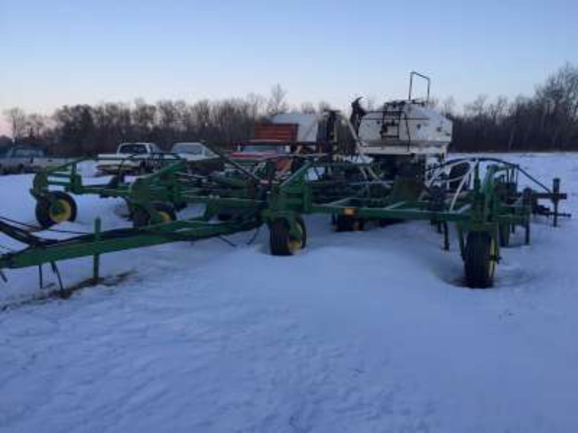 JD #10 air seeder, 30ft w/Degelman tine harrows, w/Bourgault #3195 air tank Bourgault air tank #