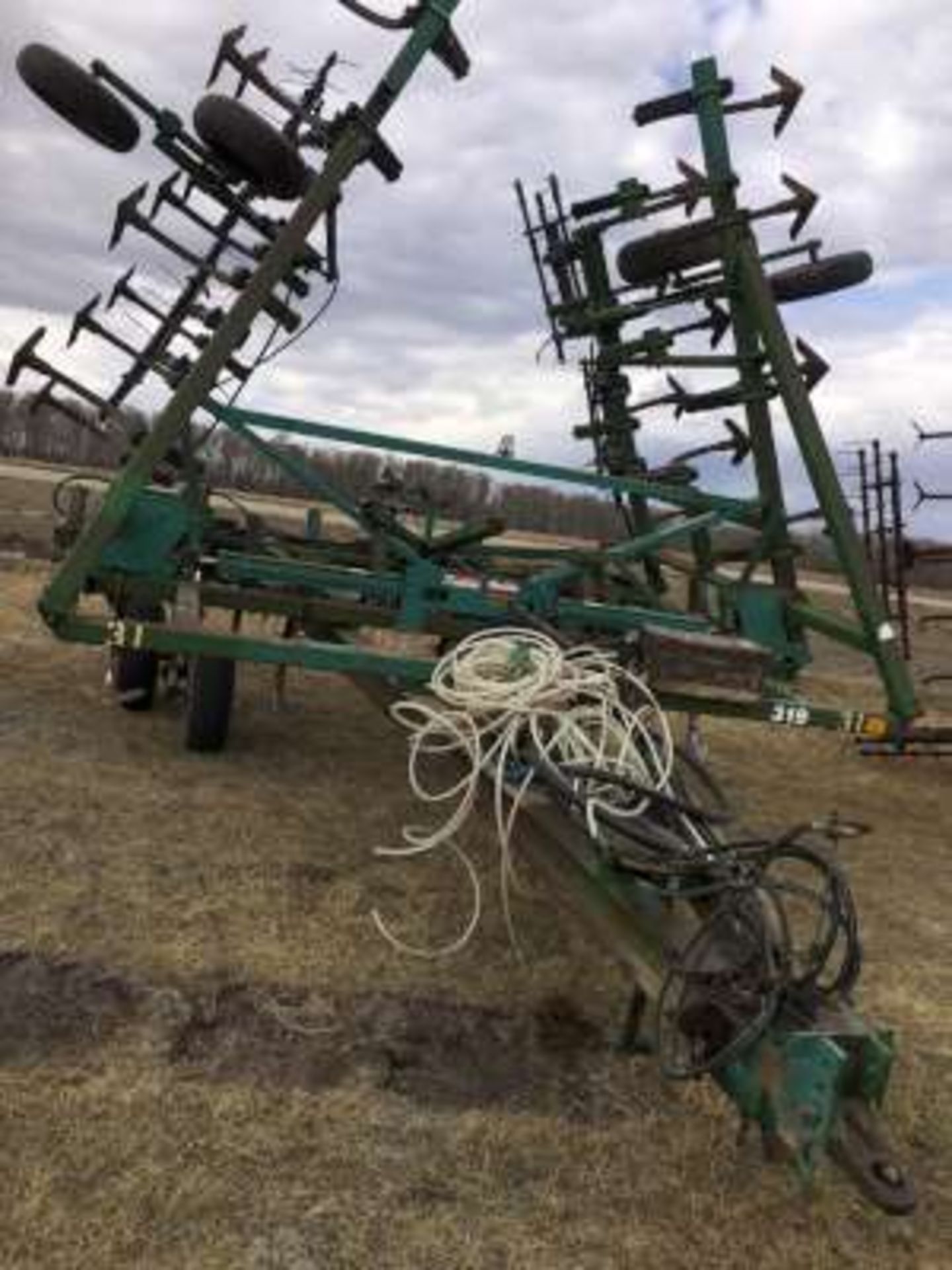 JD 1610 deep tillage, 31ft (extended to 36ft) c/w harrows, new shovels and anhydrous kit. - Image 2 of 3