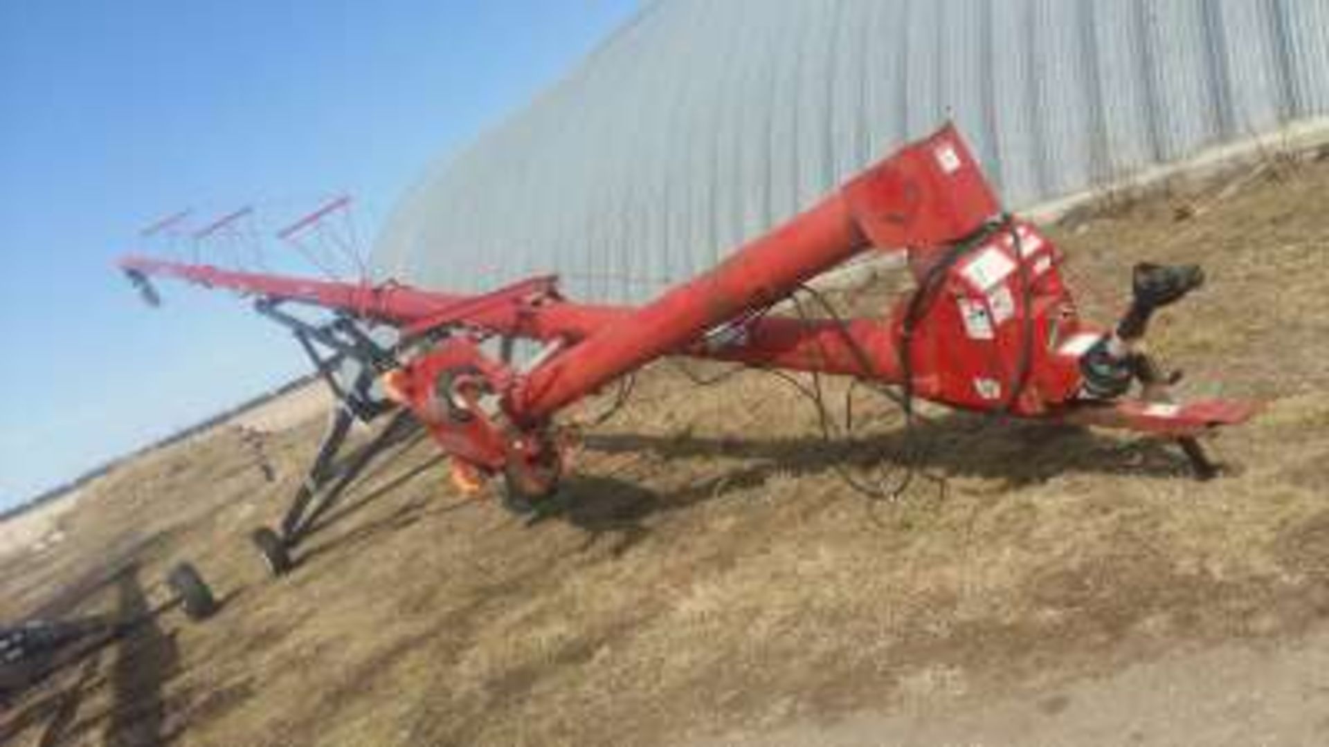 2007 Wheatheart 10x70 auger w/hyd mover