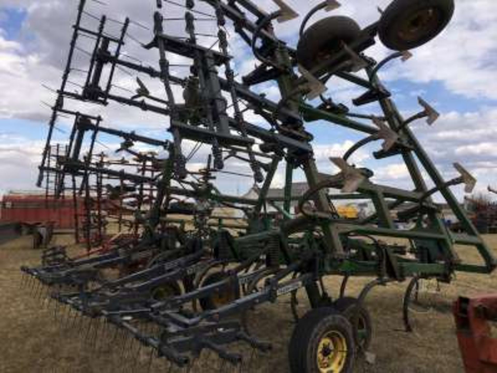 JD 1610 deep tillage, 31ft (extended to 36ft) c/w harrows, new shovels and anhydrous kit.