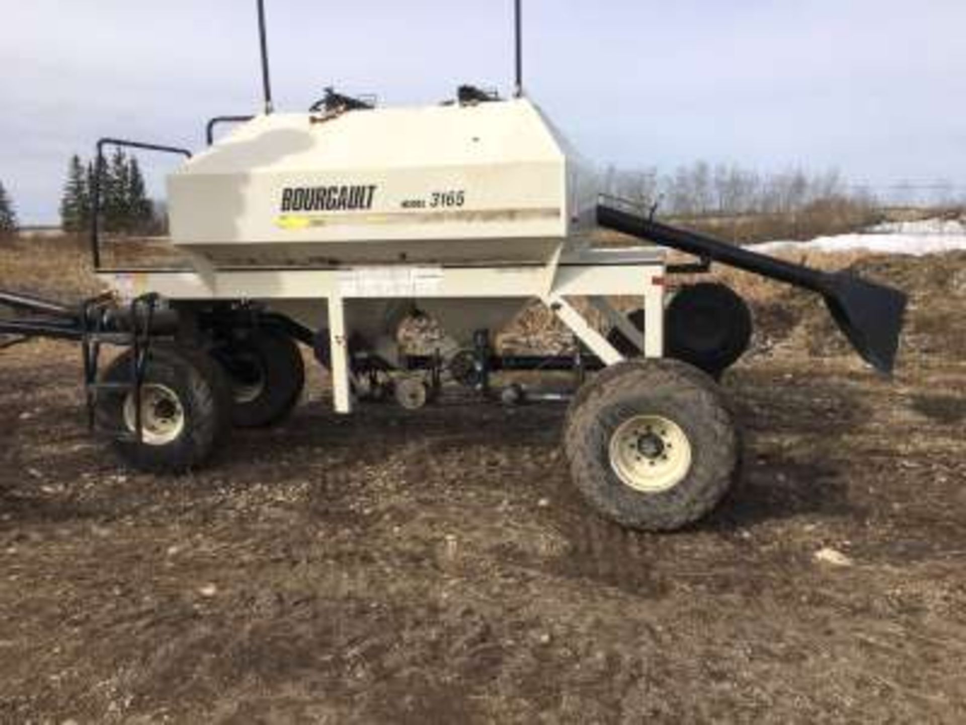 Bourgault 8800 seeder, 40ft, w/3165 Bourgault tank w/quick detach harrows and packers and 3/4 in. - Image 7 of 8