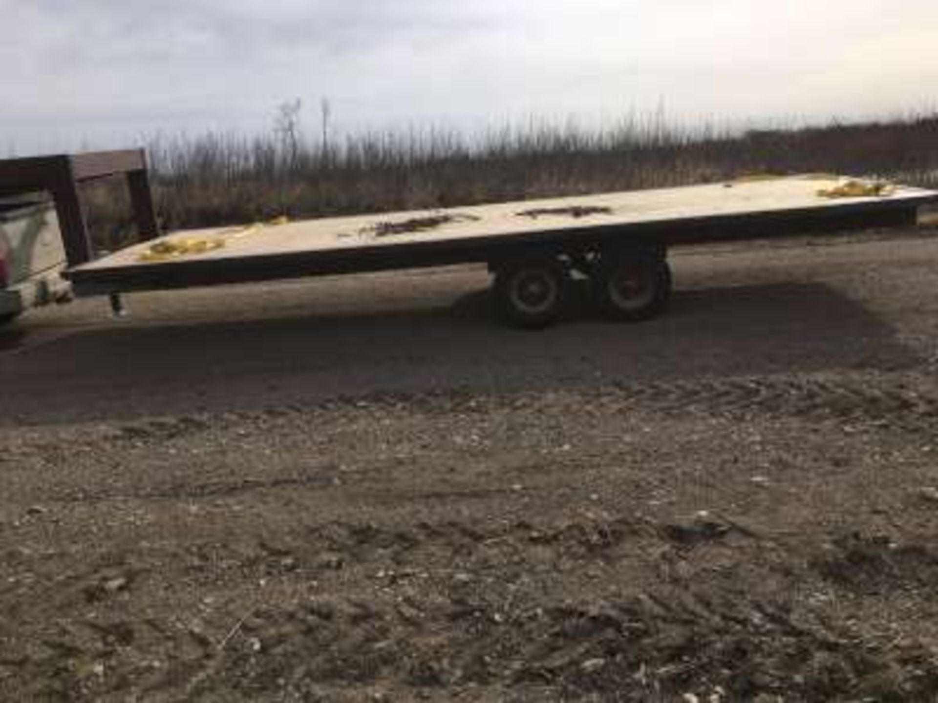 24ft double axel gooseneck trailer (mobile wheels)